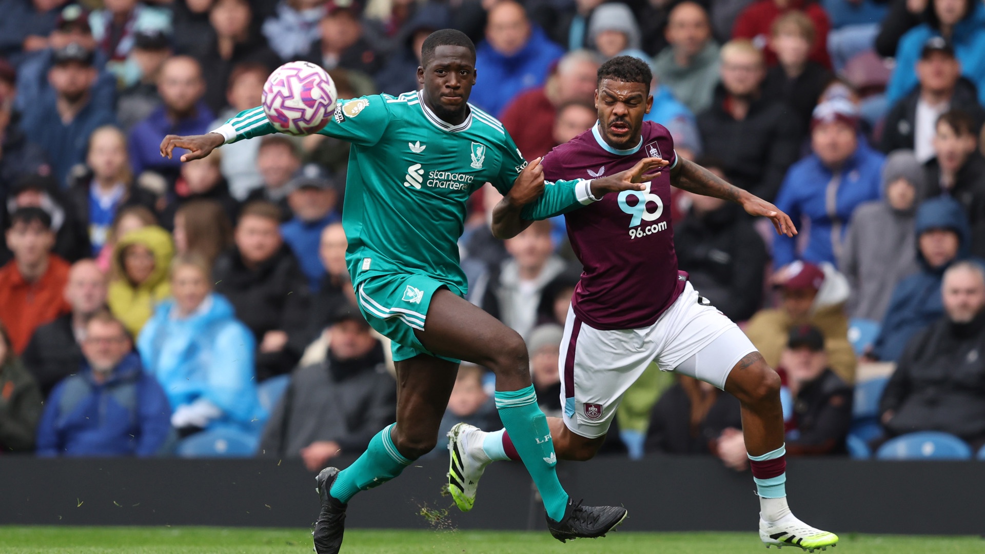 Stopperne best i sliteseieren på Turf Moor