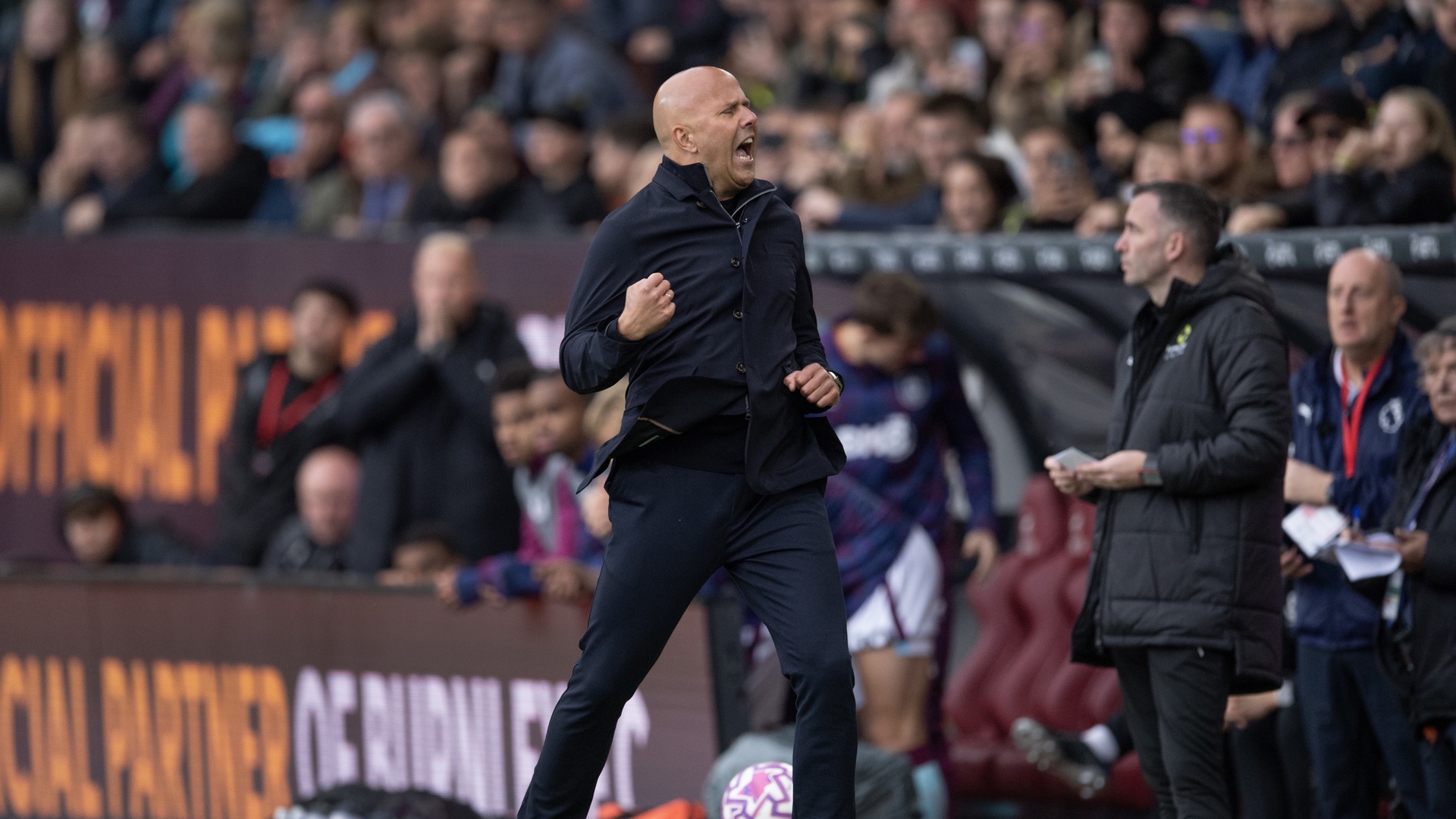 – Det er veldig krevende å bryte ned et Premier League-lag som forsvarer seg så godt