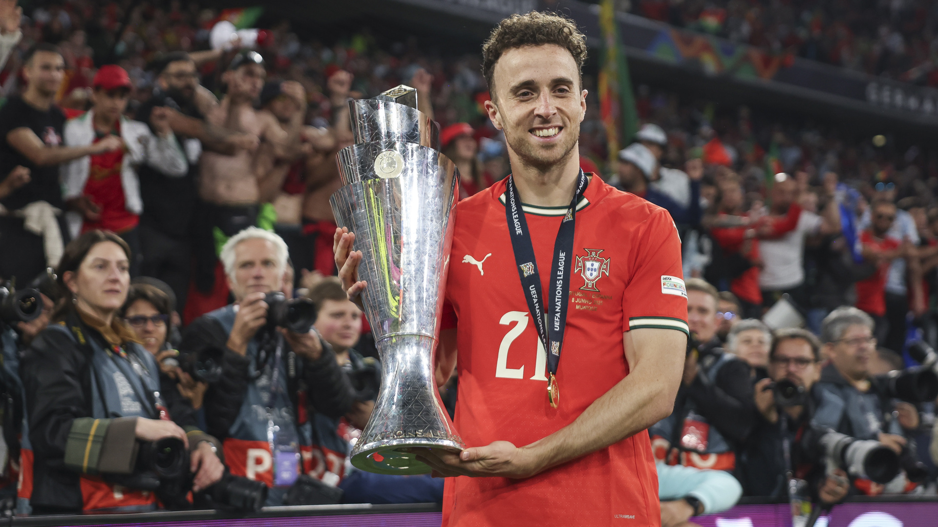 GettyImages-2219696999_16x9.jpg (1)