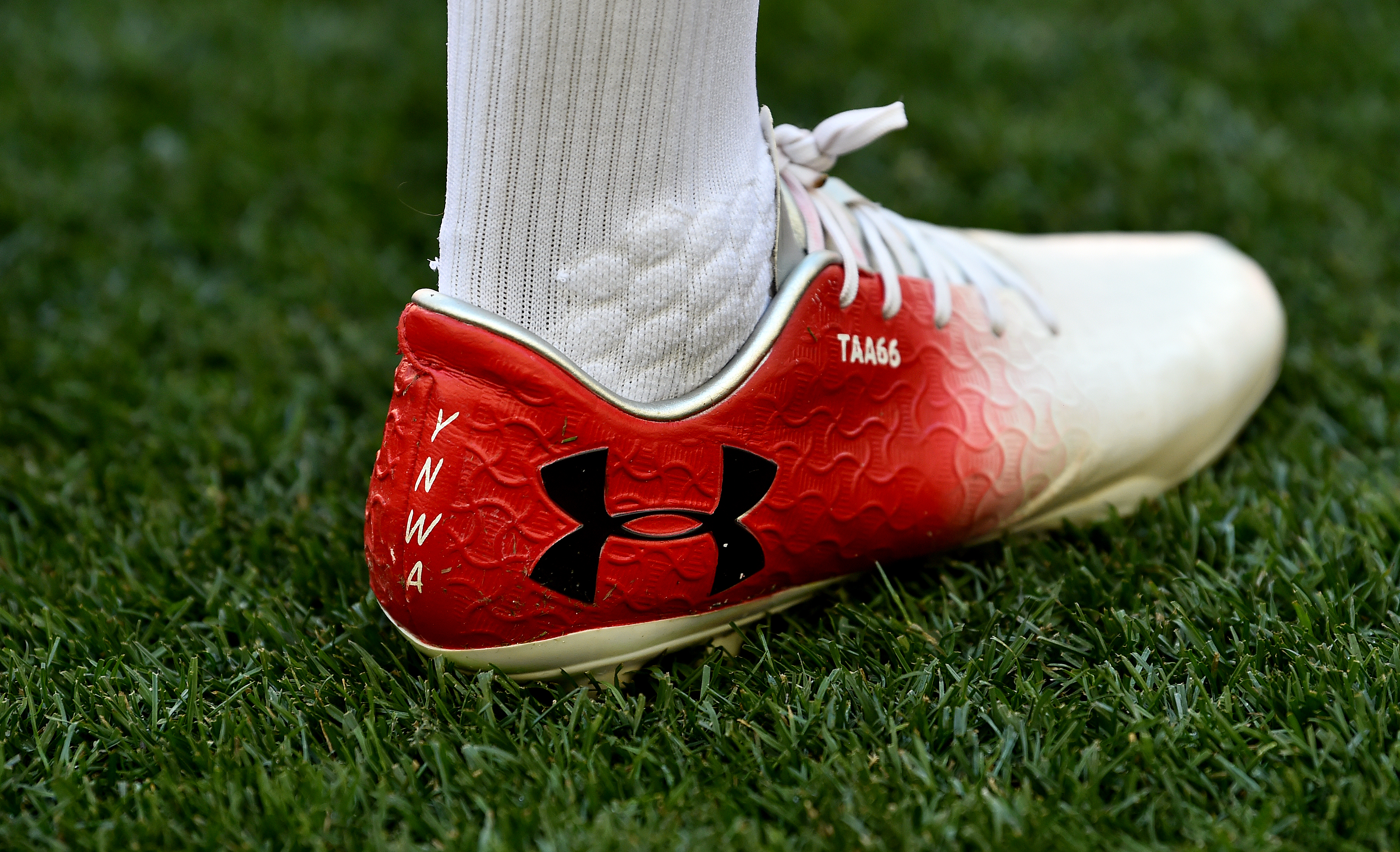 SJELDEN: Det er ikke mange profilerte spillere som bruker sko fra Under Armour.