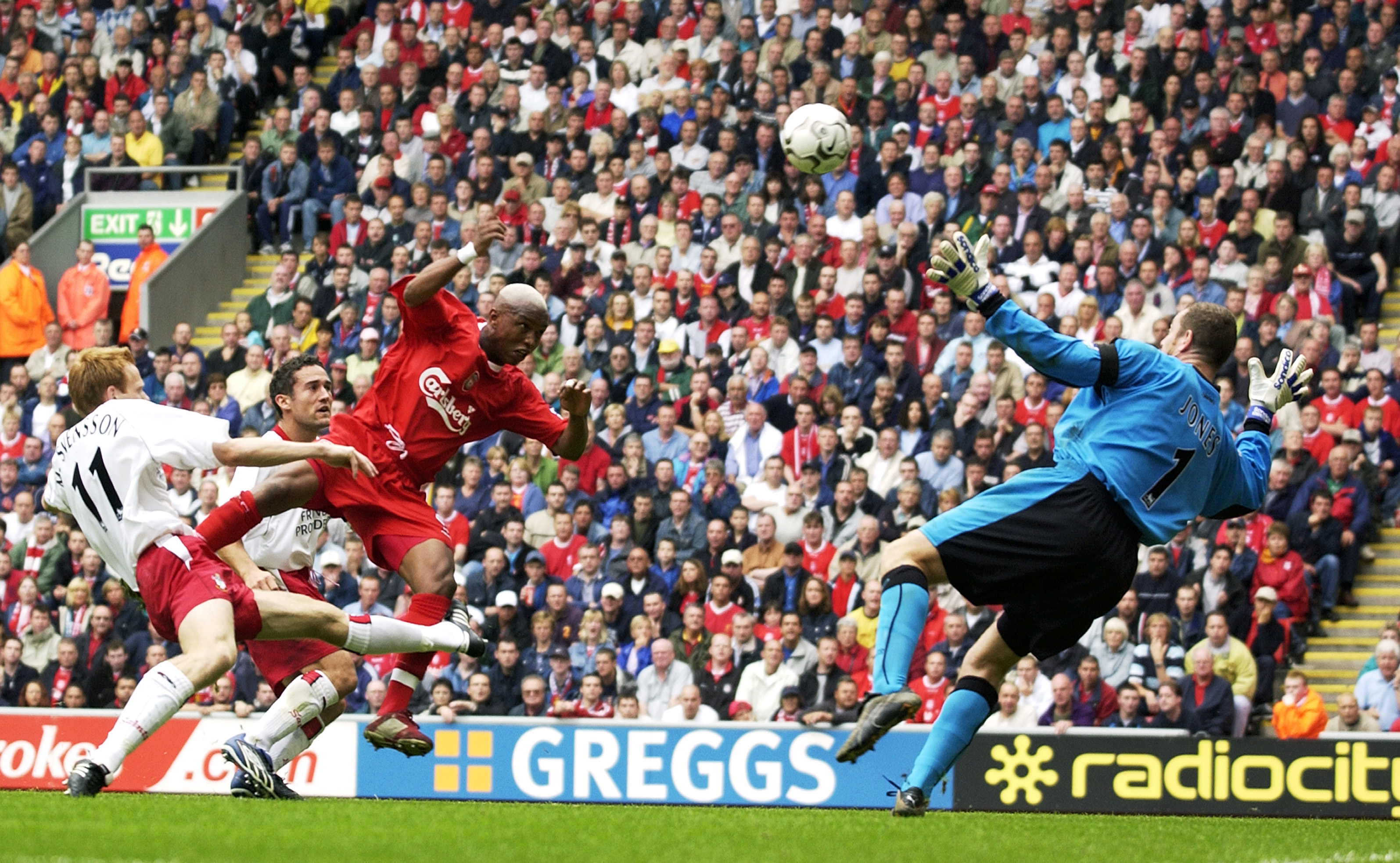 GOD START: Diouf scoret to mål i sin første ligakamp på Anfield mot Southampton.