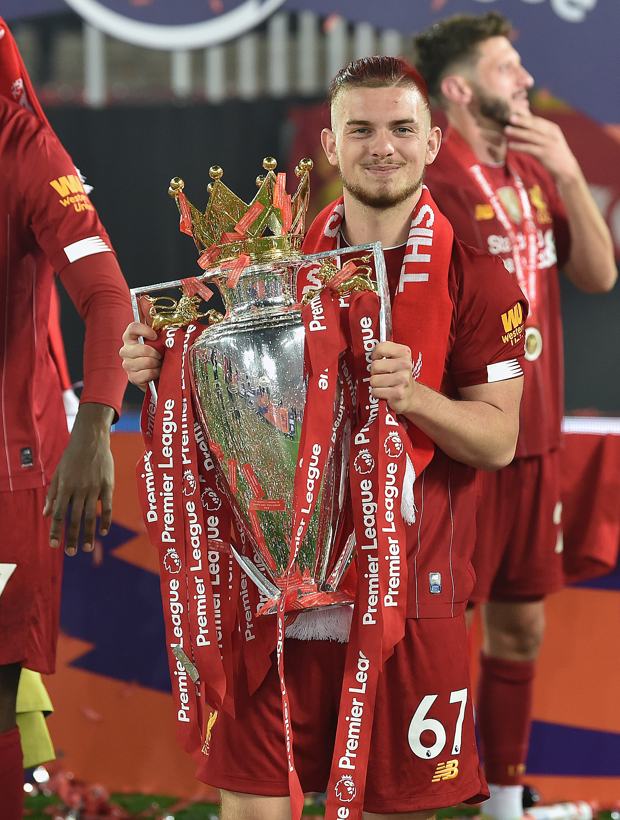 SAMLER POKALER: Harvey Elliott har allerede sopt med seg trofeer for Liverpool.