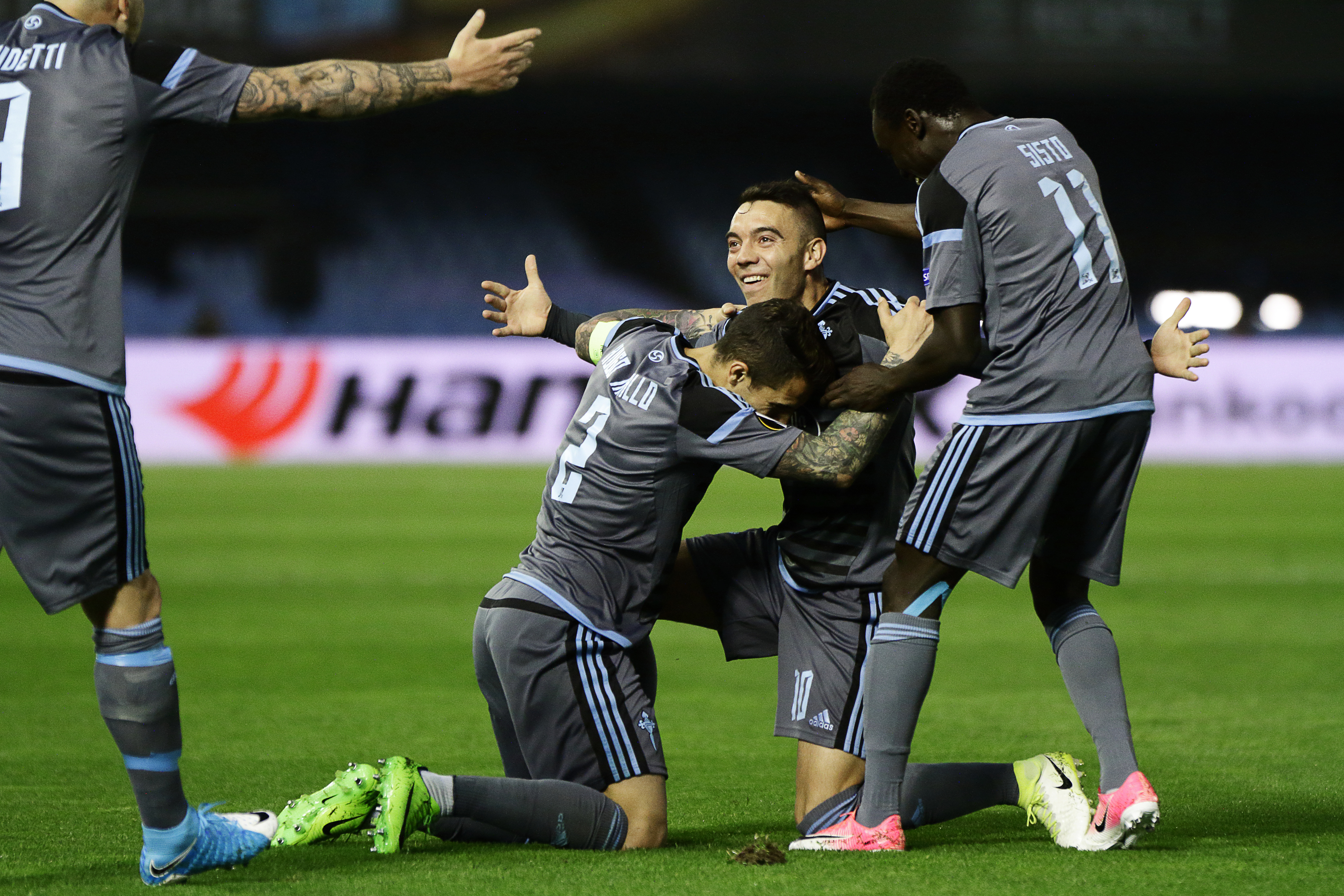 MÅLMASKIN: Aspas har levert masse mål for Celta Vigo de siste årene. Her feirer han scoring mot Genk i kvartfinalen i Europaligaen i 2017.