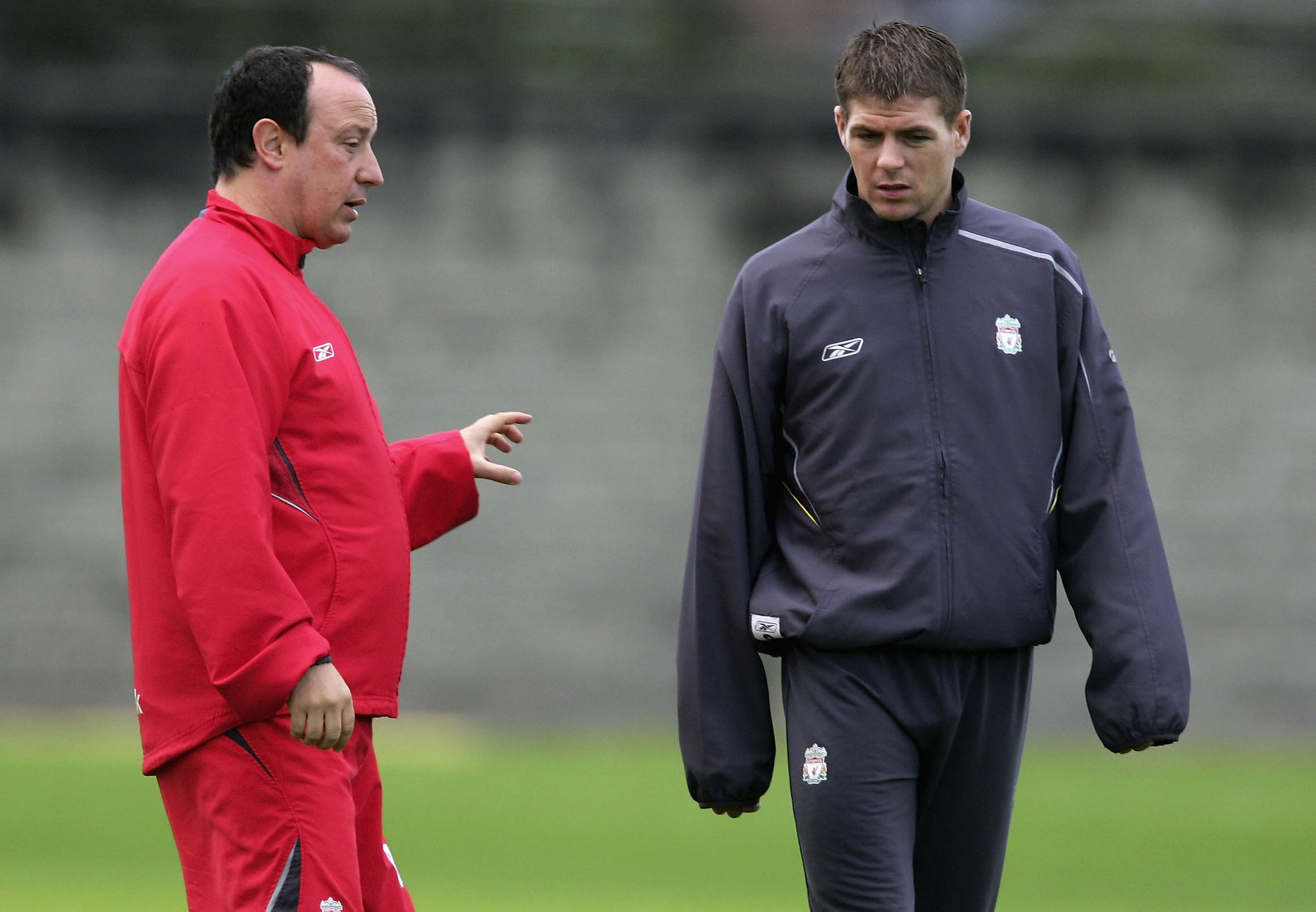 Rafa Benitez har en høy status i Liverpool den dag i dag. Her sammen med Steven Gerrard.