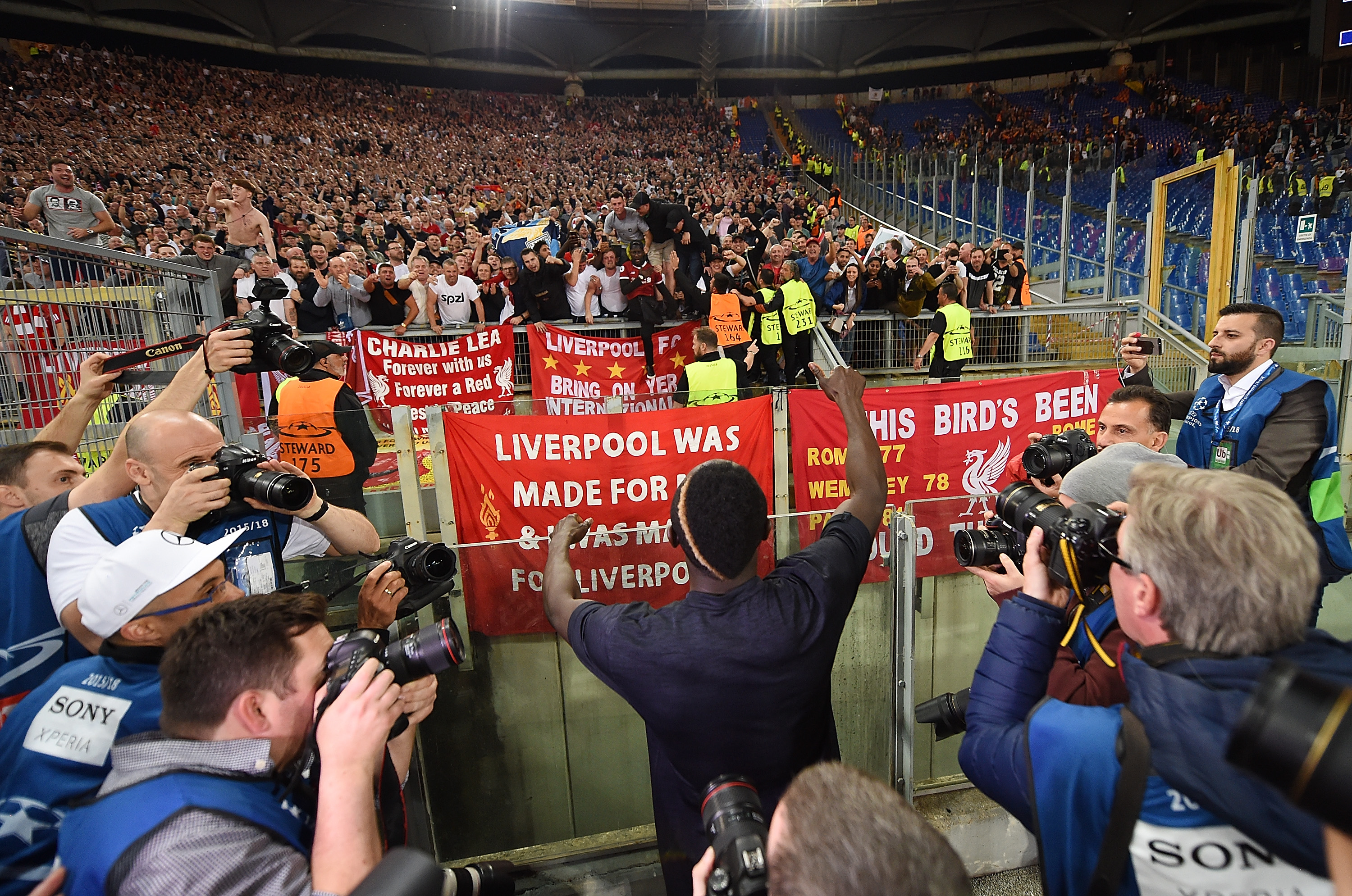 NÆRKONTAKT MED FANSEN: