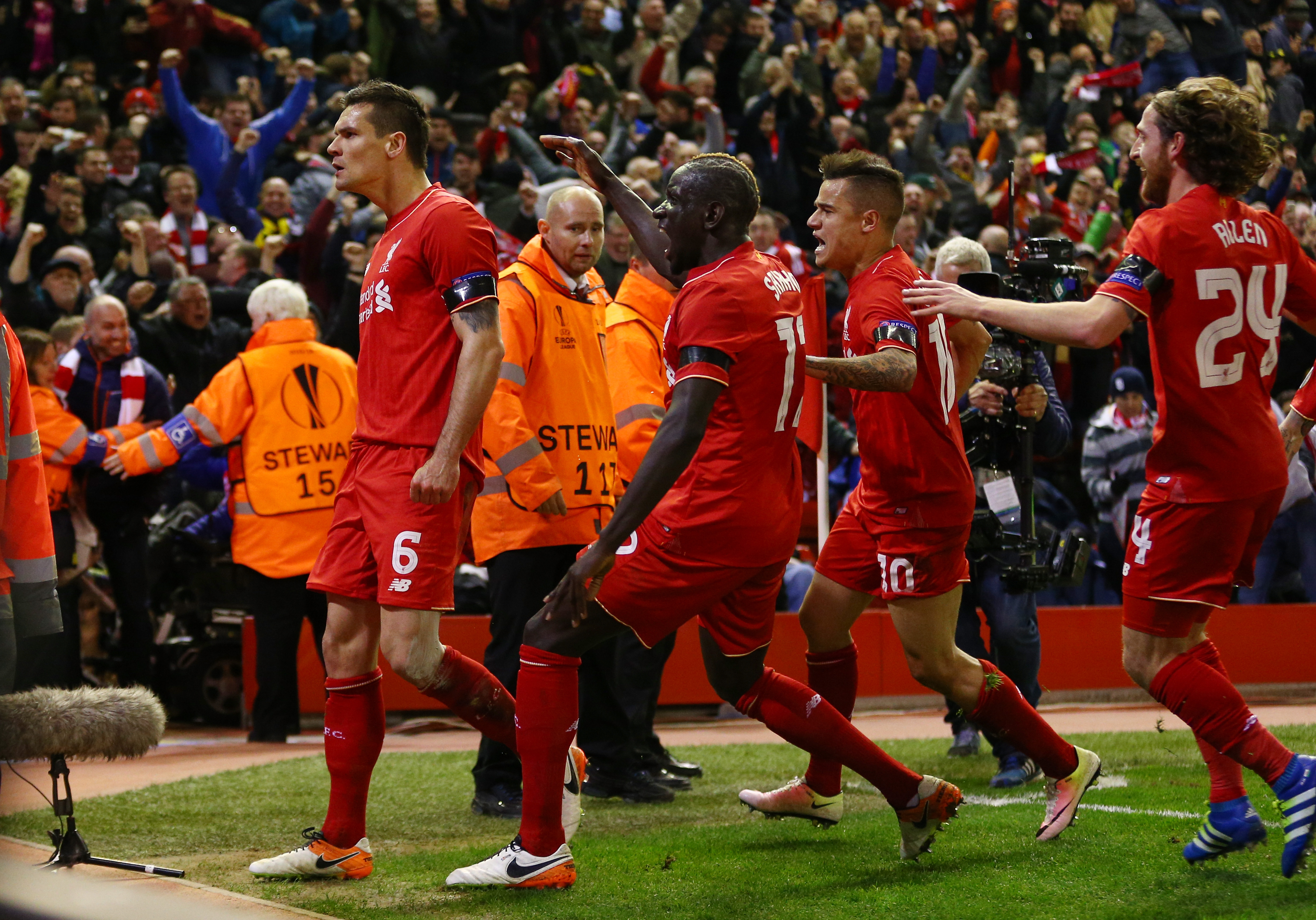 ANFIELDEKSPLOSJON: Anfield eksploderte da Dejan Lovren scoret vinnermålet mot Borussia Dortmund på overtid i 2016.
