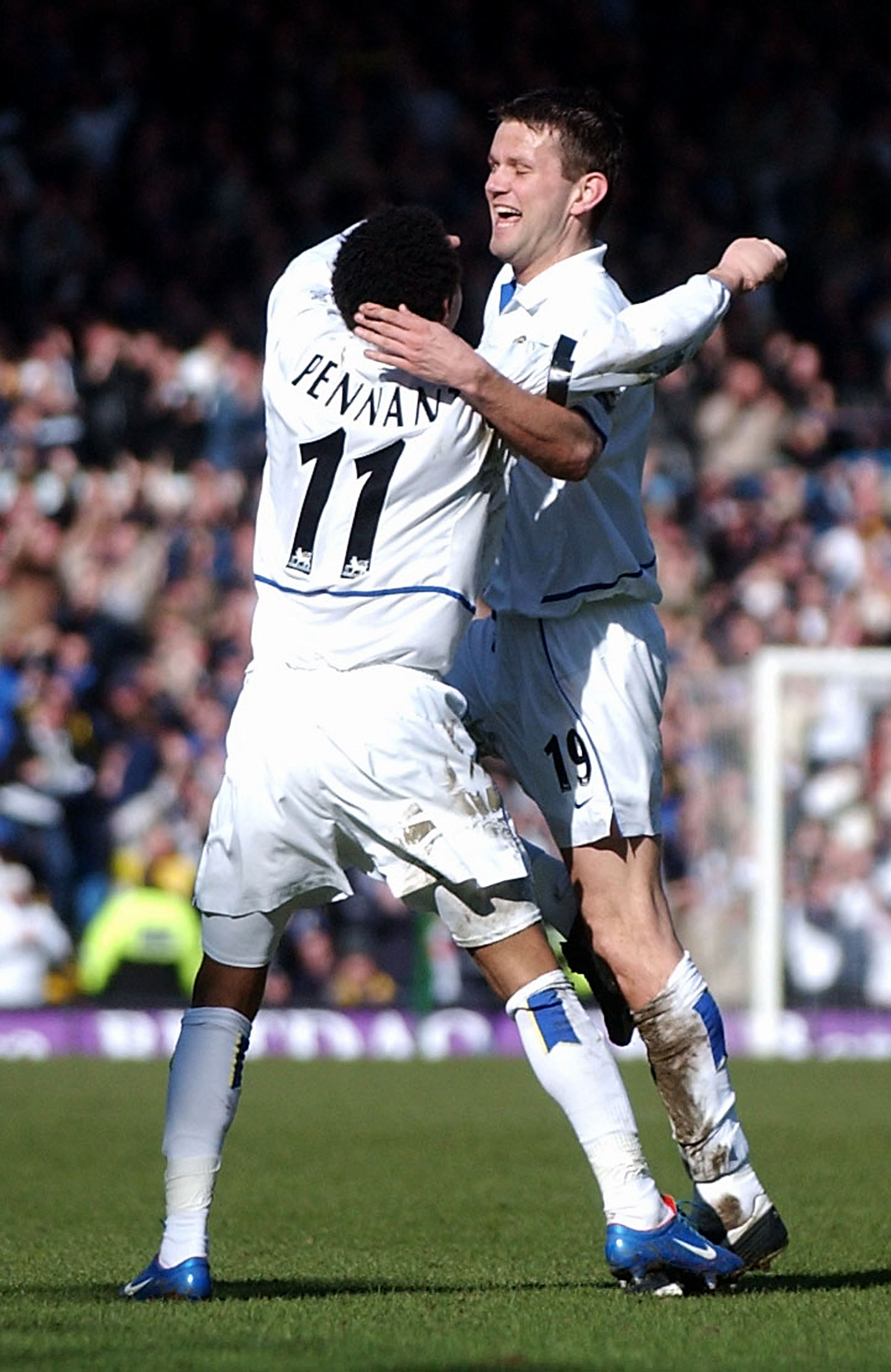 SCORING: Eirik Bakke jubler for scoring sammen med Jermaine Pennant, som et par år senere spilte for Liverpool.
