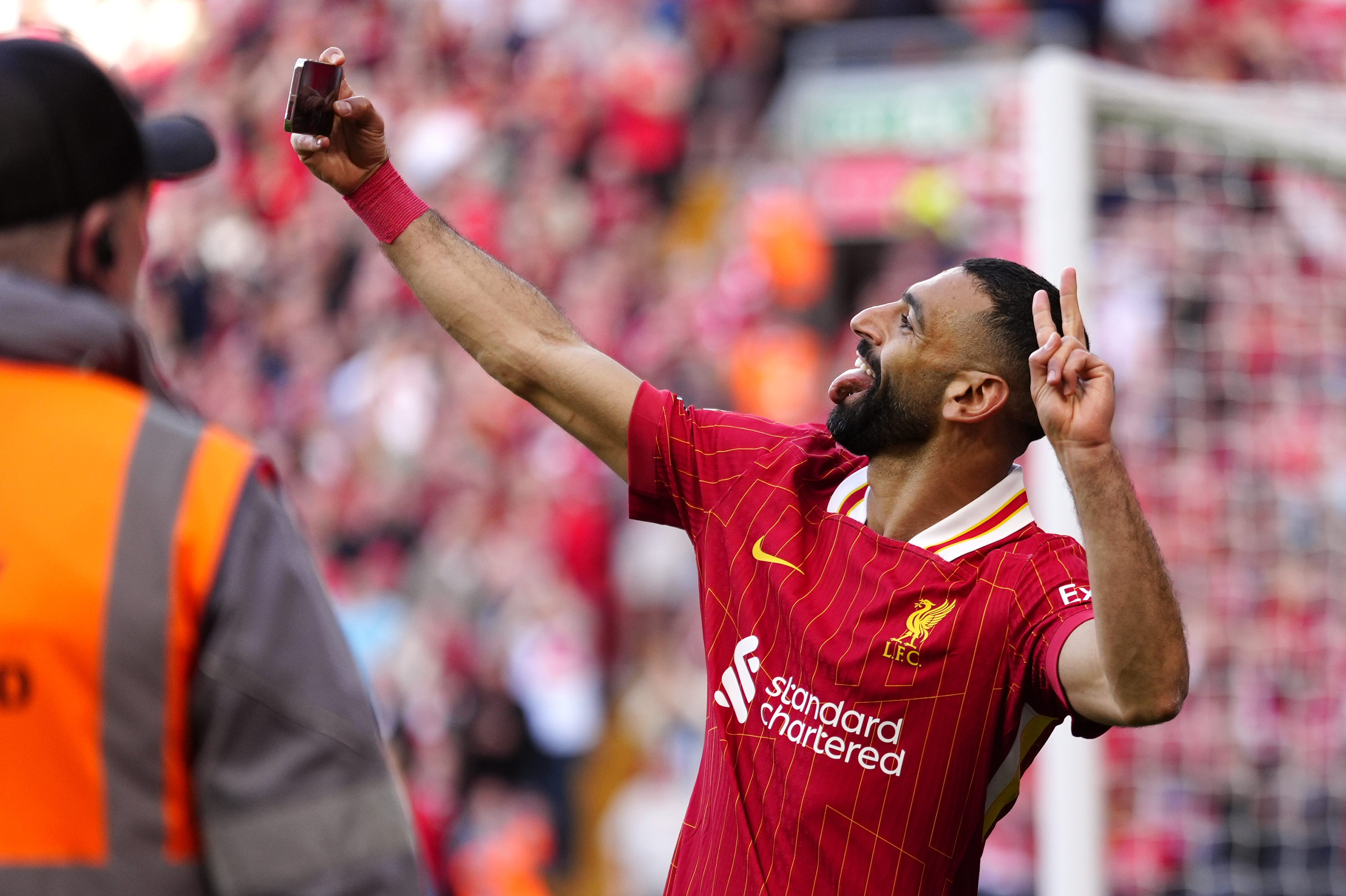 Salah feiret med selfie da han satte inn sitt 28. Premier League-mål for sesongen.