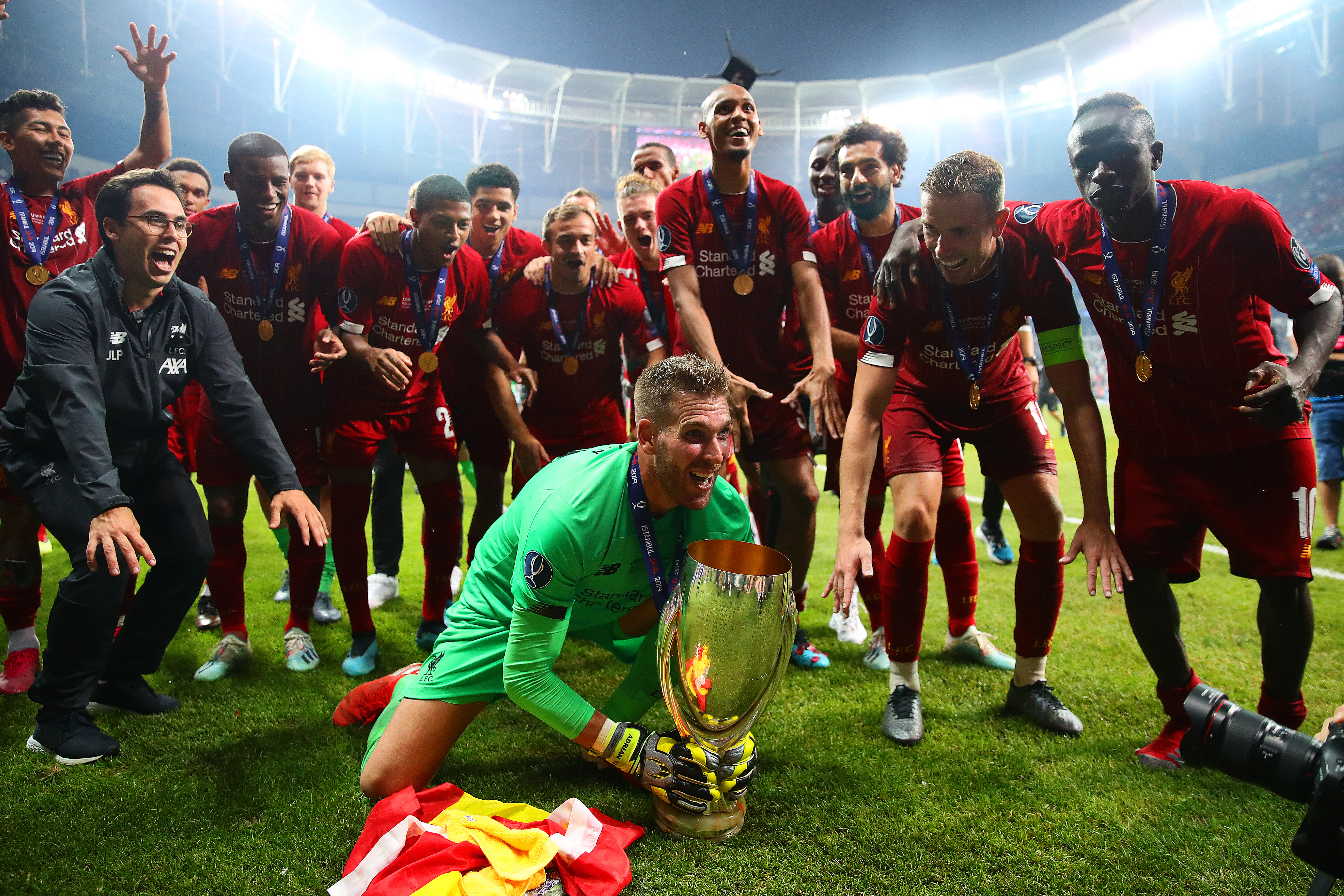 STRAFFEHELTEN: Adrian ble den noe overraskende helten i Supercupen 2019, da Liverpool slo Chelsea på straffer.