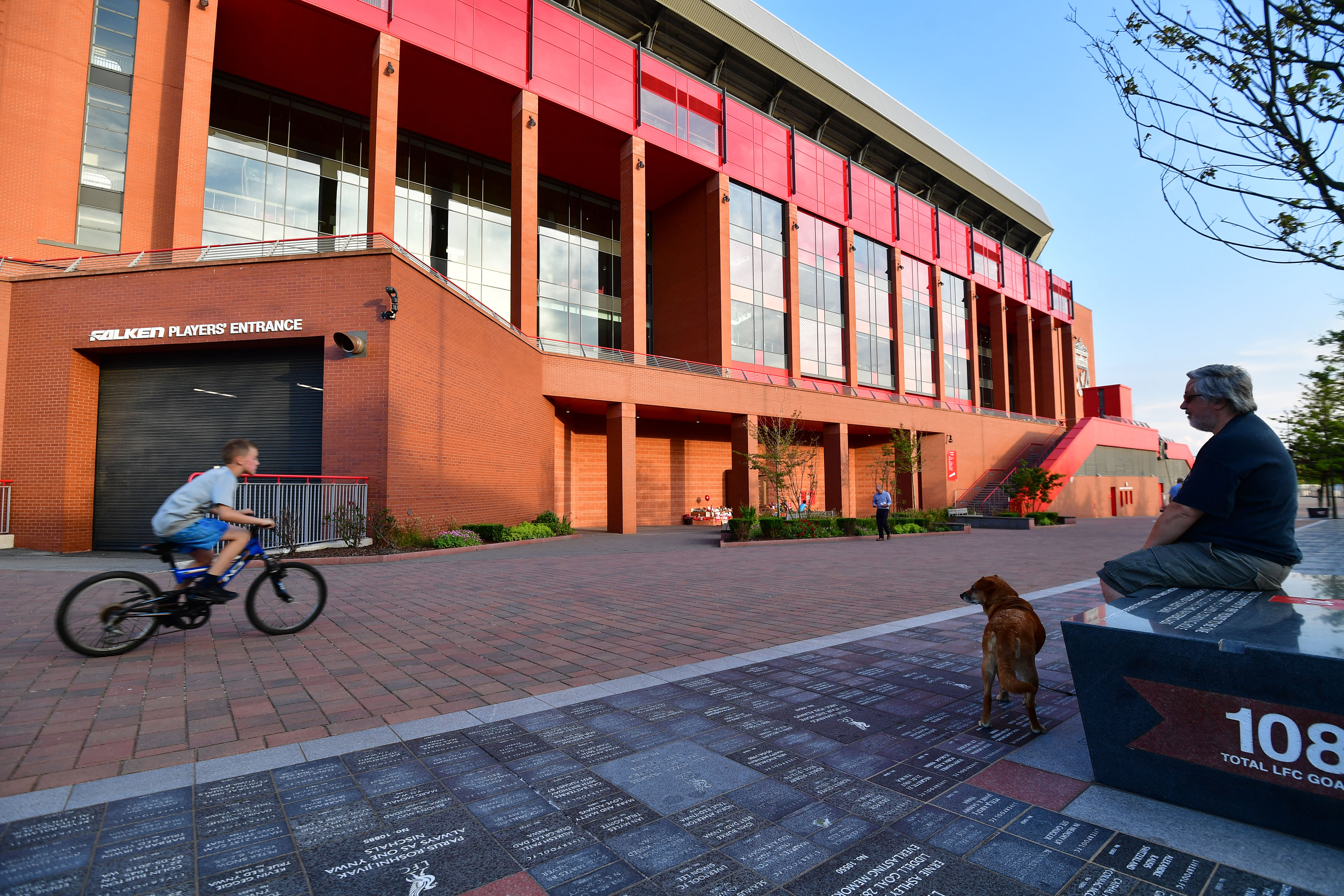 MAIN STAND: Main Stand ser du fra nesten hele Liverpool.