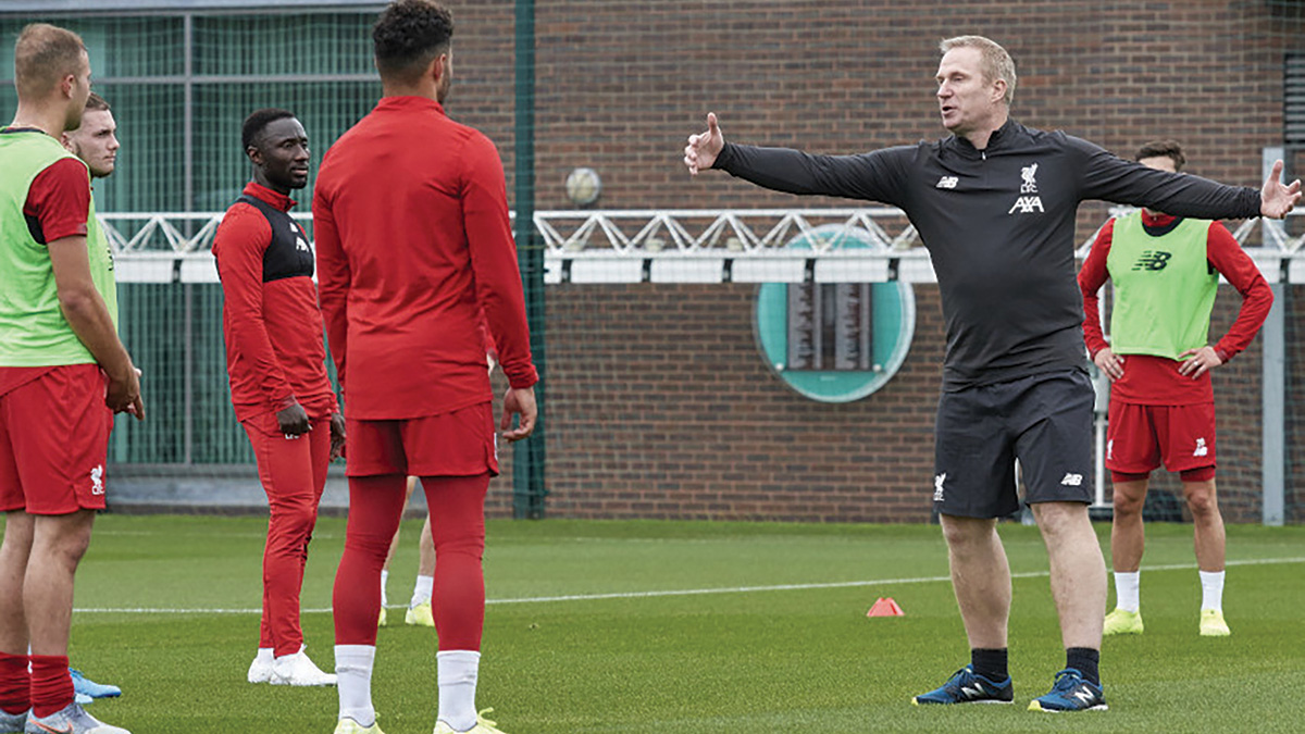 Thomas Grønnemark i aksjon på Melwood.