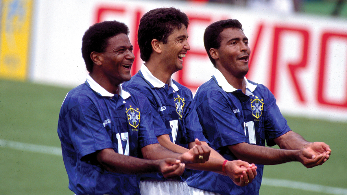 Thiagos far Mazinho vant VM med Brasil i 1994, og han var også med på de legendariske bildene der han sammen med Bebeto (i midten) og Romario (til høyre) laget vuggebevegelser i forbindelse med det nyfødte barnet til Bebeto.
