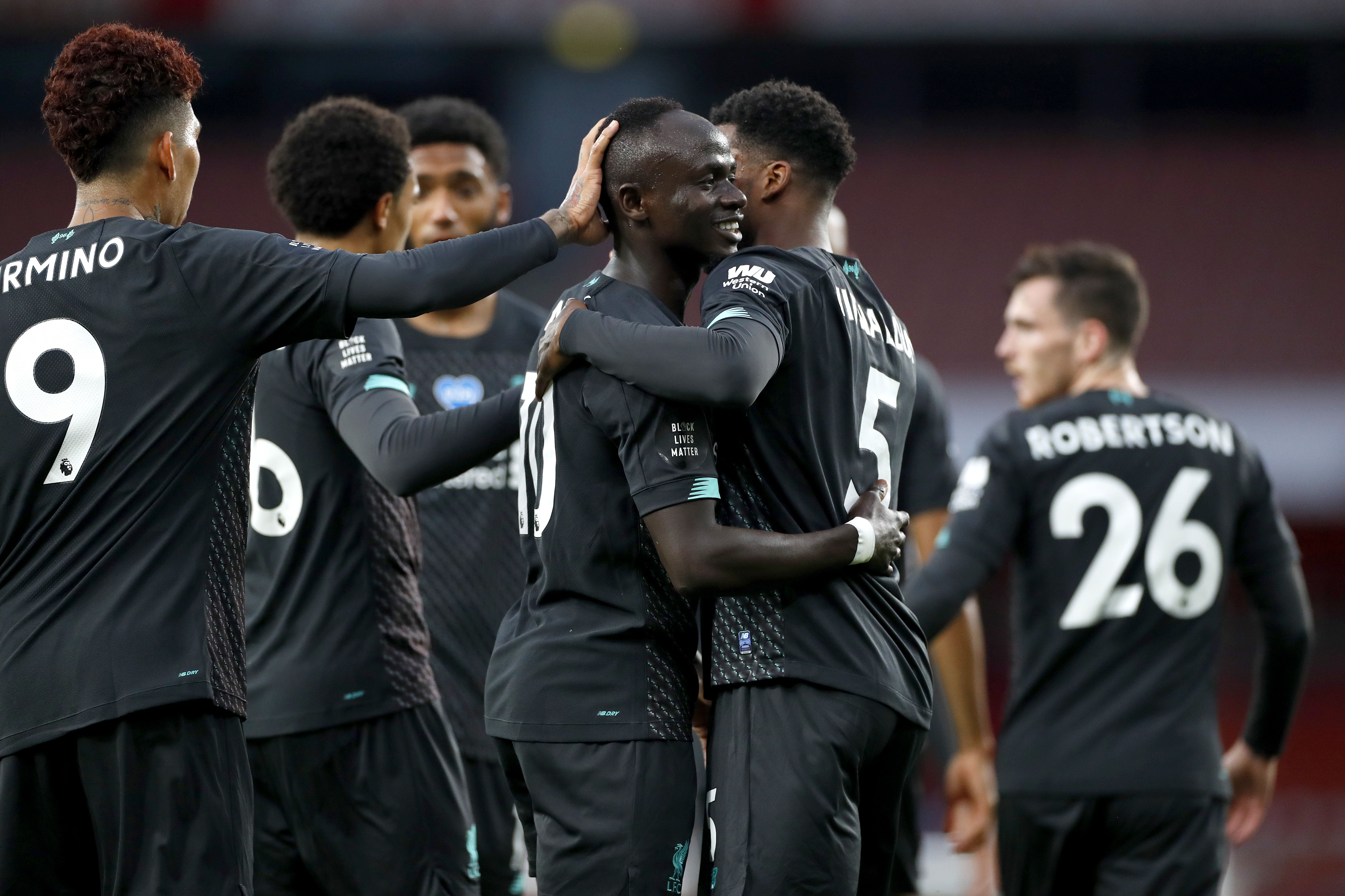 1-0: Sadio Mané hadde en enkel oppgave da han ga Liverpool-ledelsen, takket være Andy Robertsons gode innlegg.