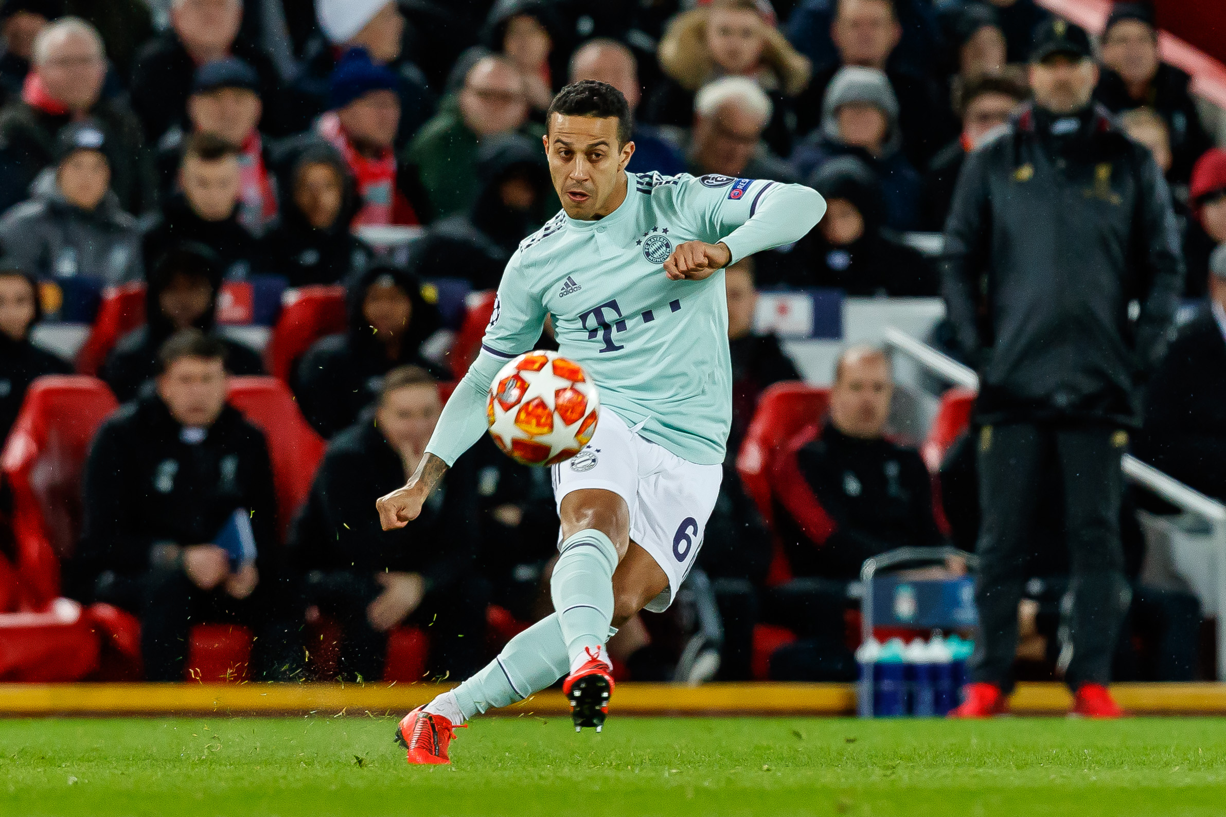 IMPONERT: Klopp lot seg imponere blant annet av Thiagos opptreden på Anfield i Champions Leagues åttendelsfinaler i 2019.