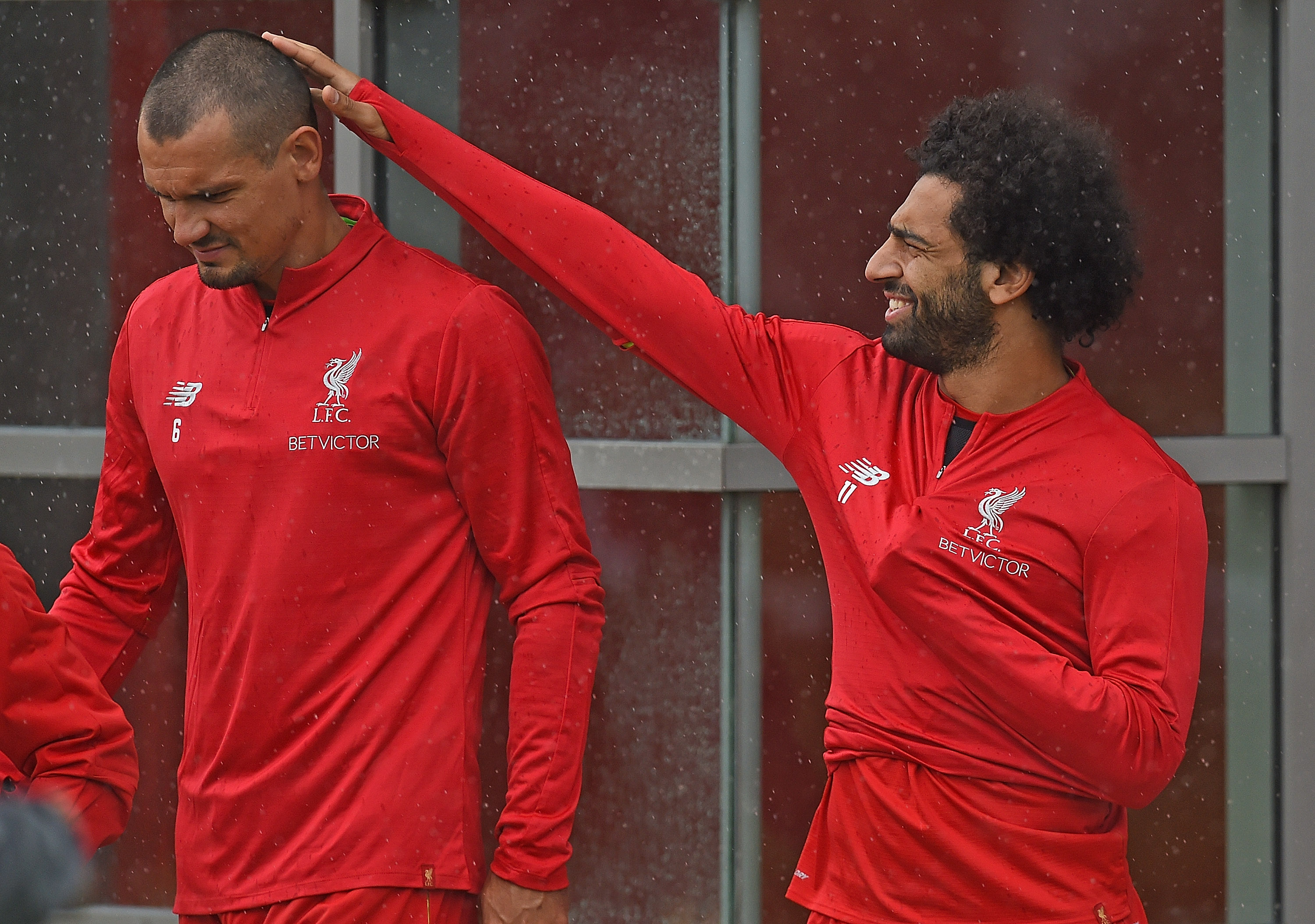 KOMPISER: Det uventede vennskapet mellom Dejan Lovren og Mo Salah er av det underholdende slaget.