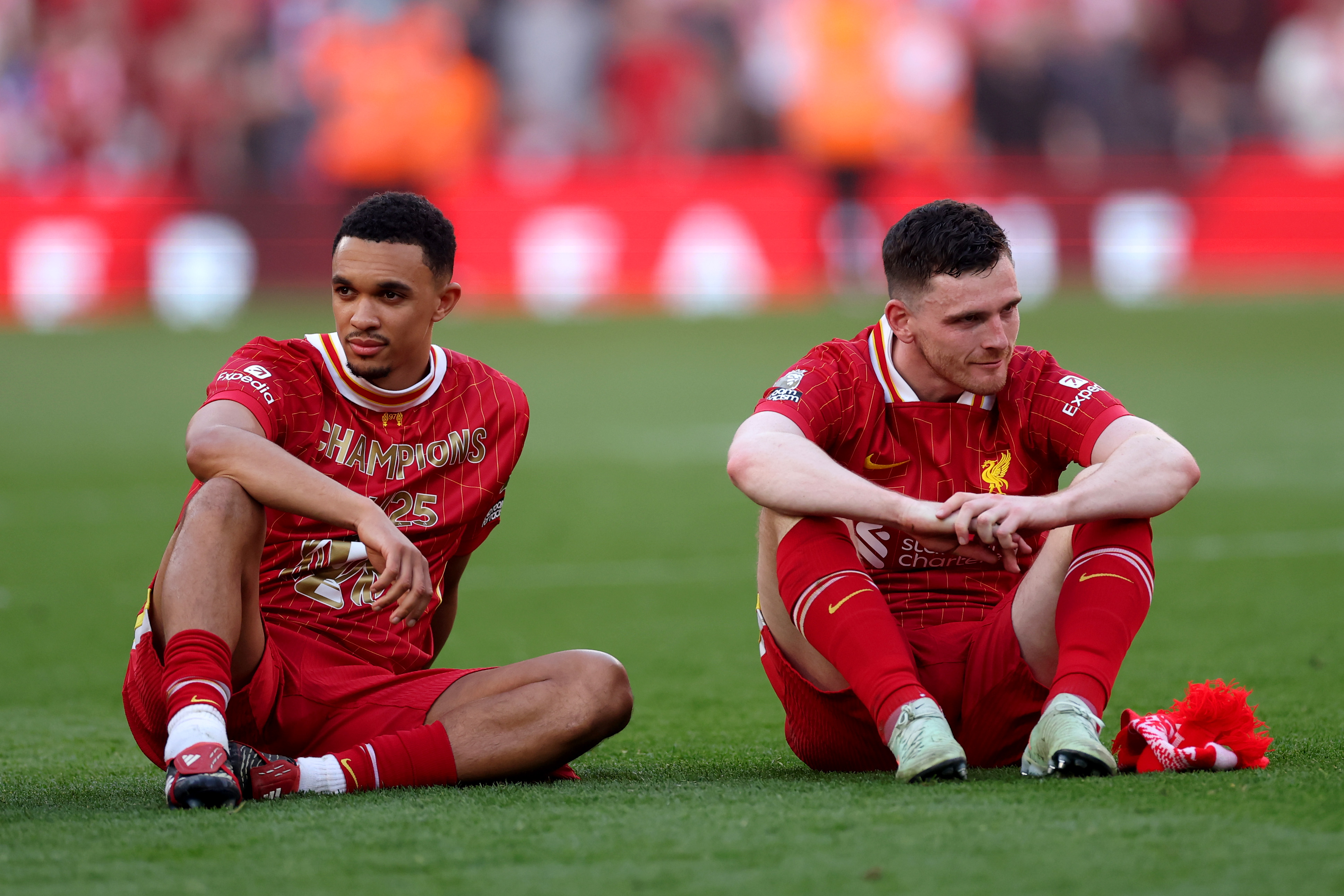 DRAR PÅ ÅRENE: Trent Alexander-Arnold og Andy Robertson har vært Liverpools backduo i mange sesonger. Om ett år kan begge være borte.