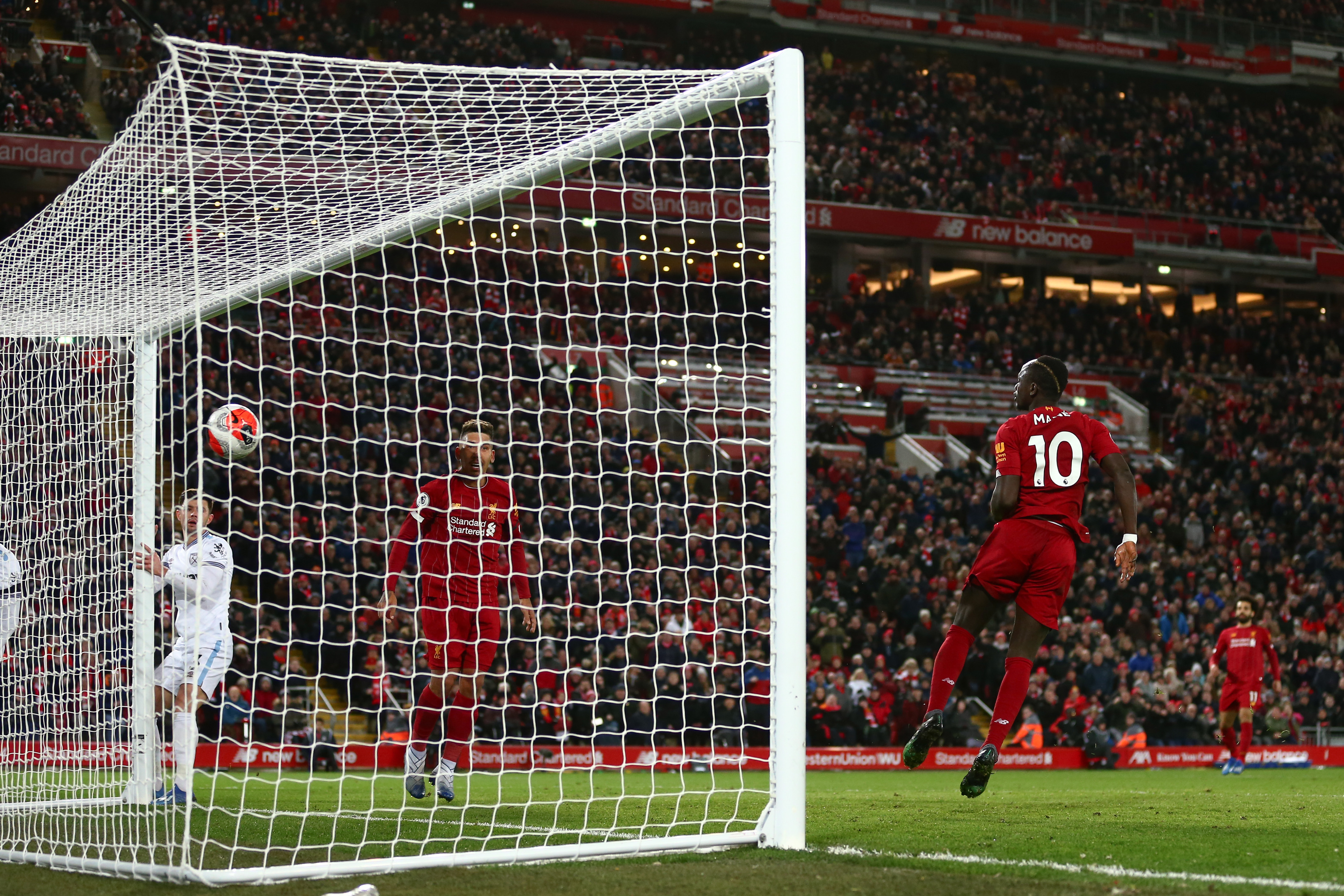 3-2: Sadio Mané satte inn den avgjørende scoringen mot West Ham i det 81. minutt.