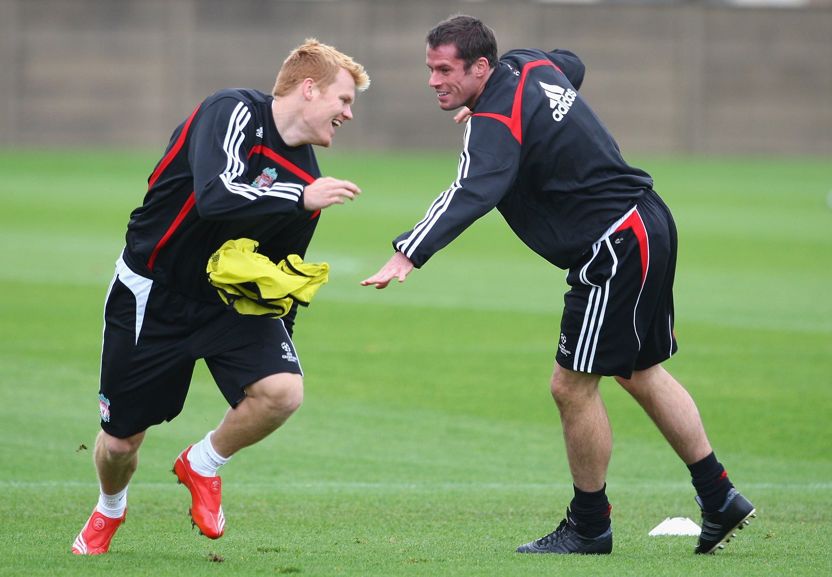 John Arne Riise er en av en rekke nordmenn som har entret Melwood-anlegget. Her med Jamie Carragher, som har nest flest kamper for klubben.