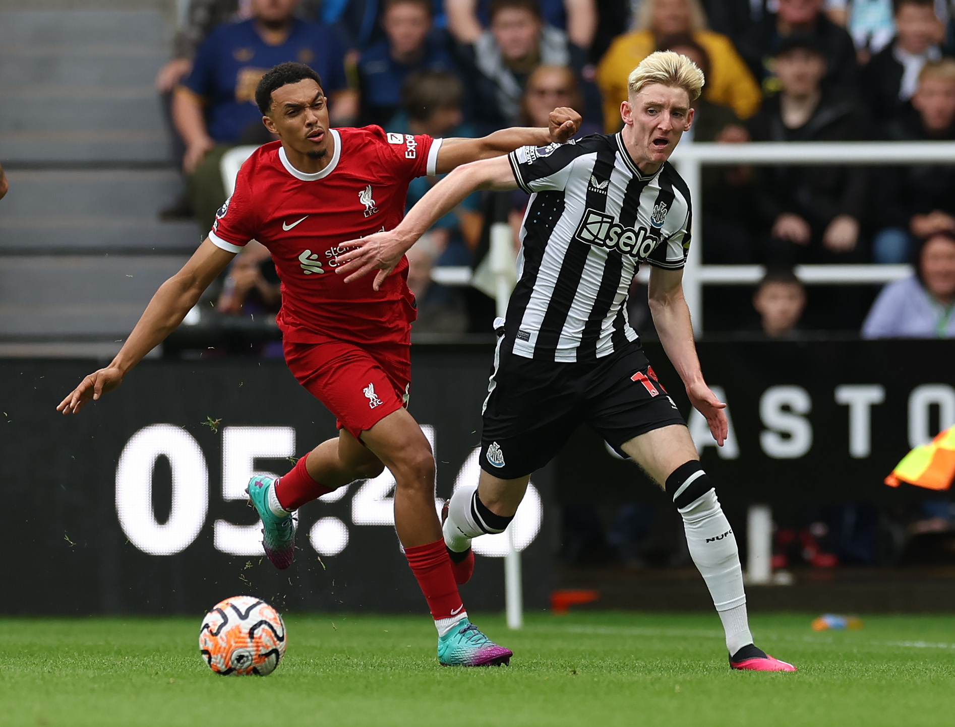 Altre situazioni: nella partita di ieri avrebbe potuto essere espulso anche Trent Alexander-Arnold.