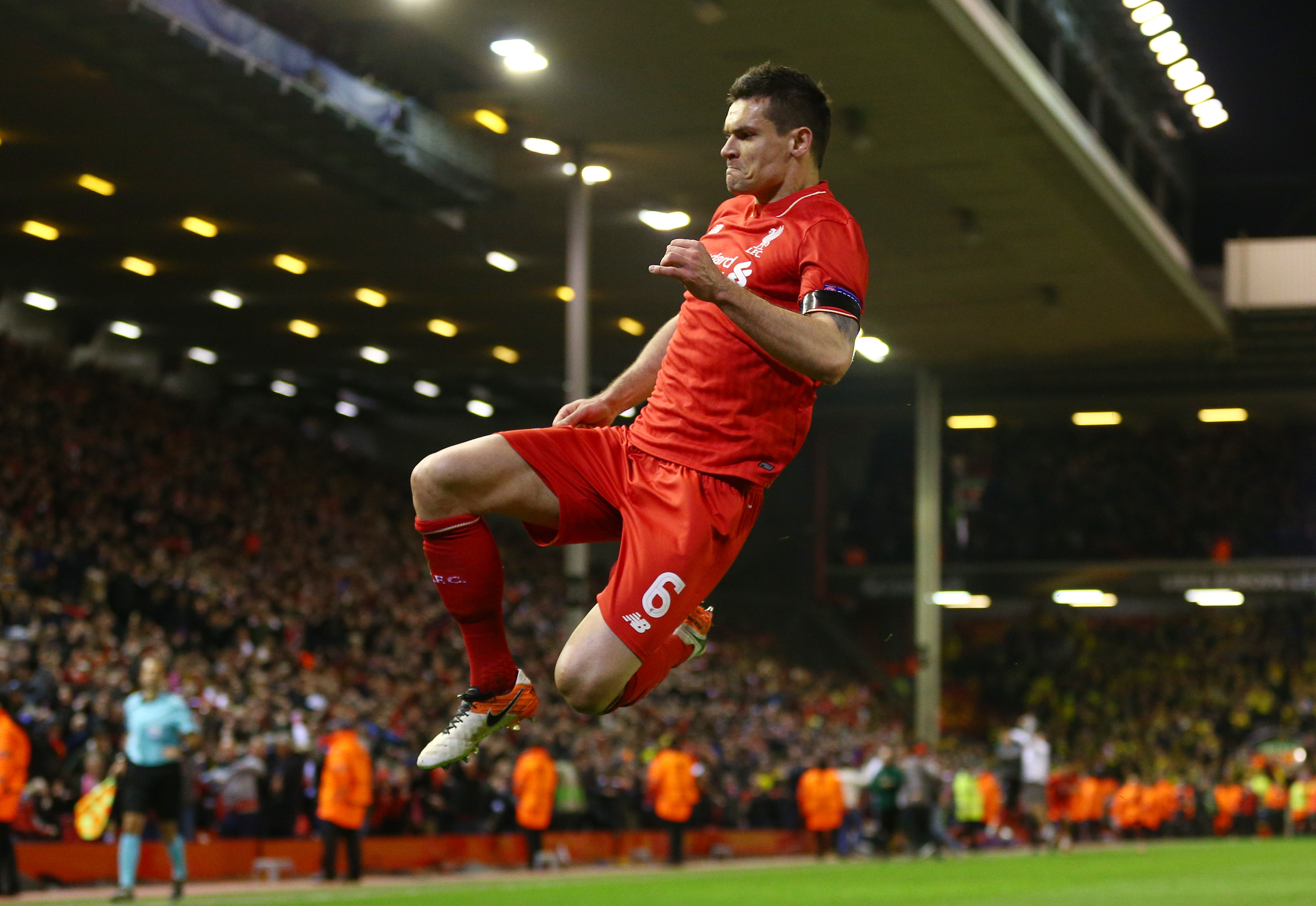 EKSTASE: Lovren feirer vinnermålet mot Borussia Dortmund.
