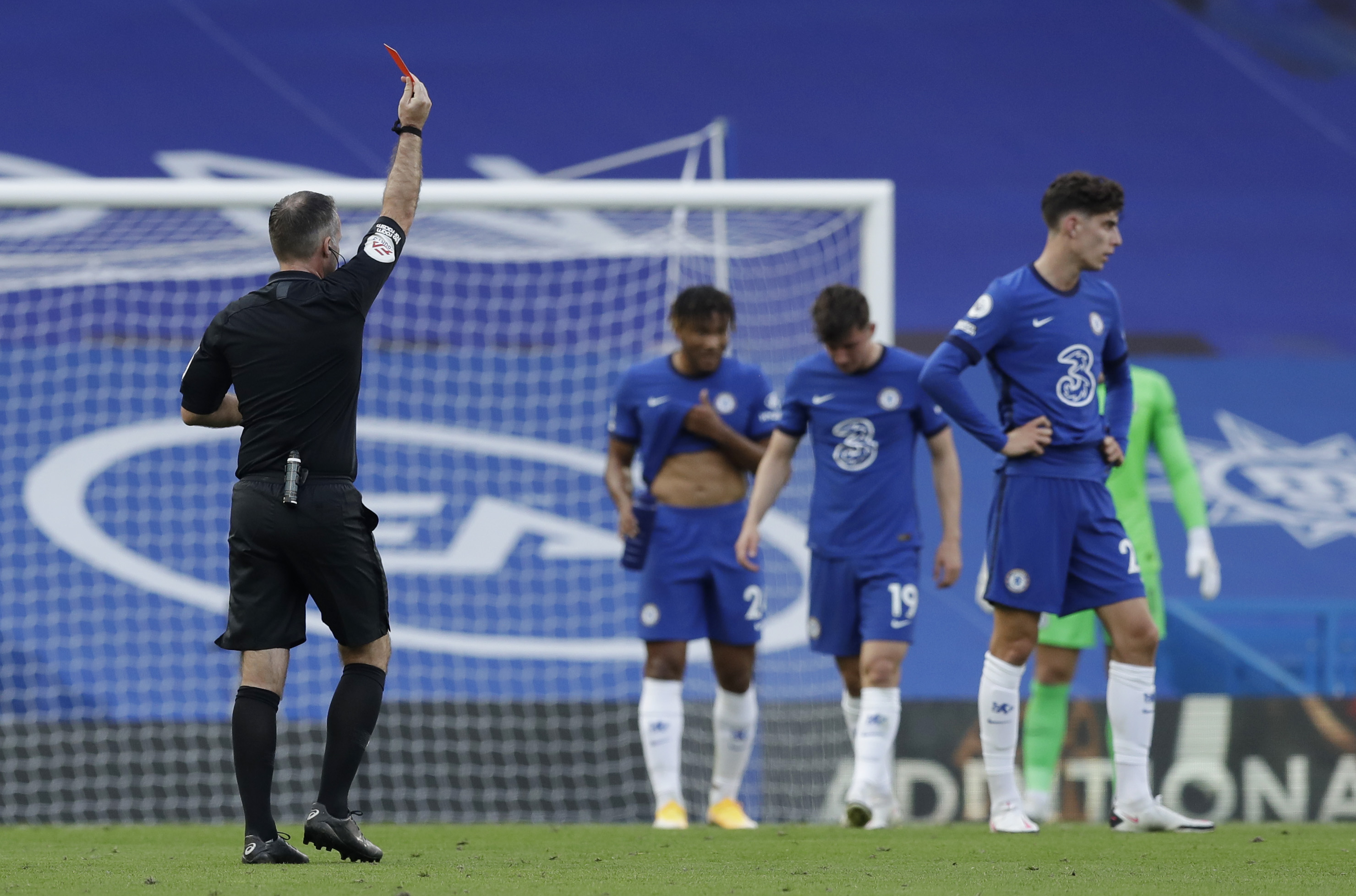 SÅ RØDT: Christensen fikk tildelt et klokkeklart rødt kort.