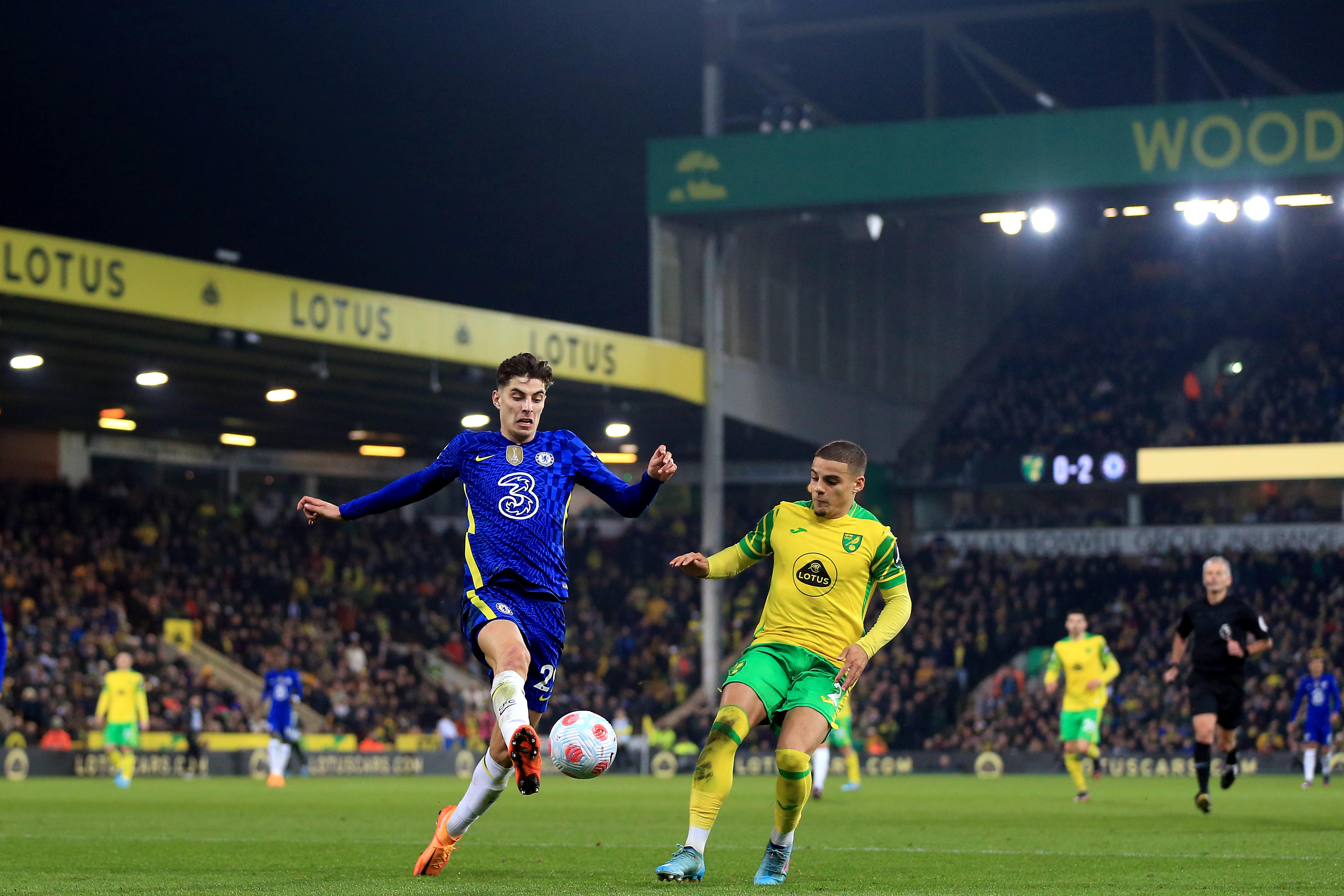 Chelsea hadde ikke rukket å fjerne reklamen fra draktene til torsdagens kamp mot Norwich.