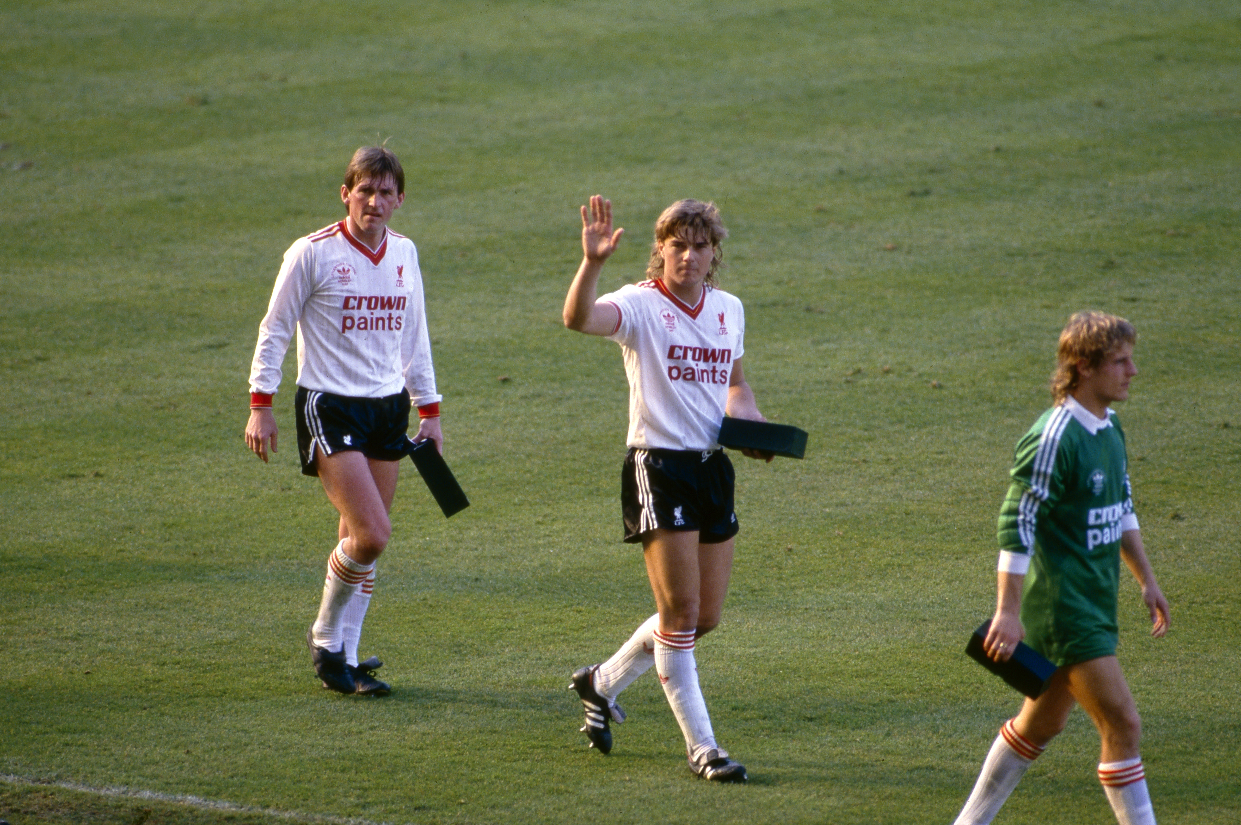 1987: Kenny Dalglish (venstre) og Barry Venison måtte ta til takke med tapermedalje i finalen i 1987, i det som den gang het Littlewoods Cup.