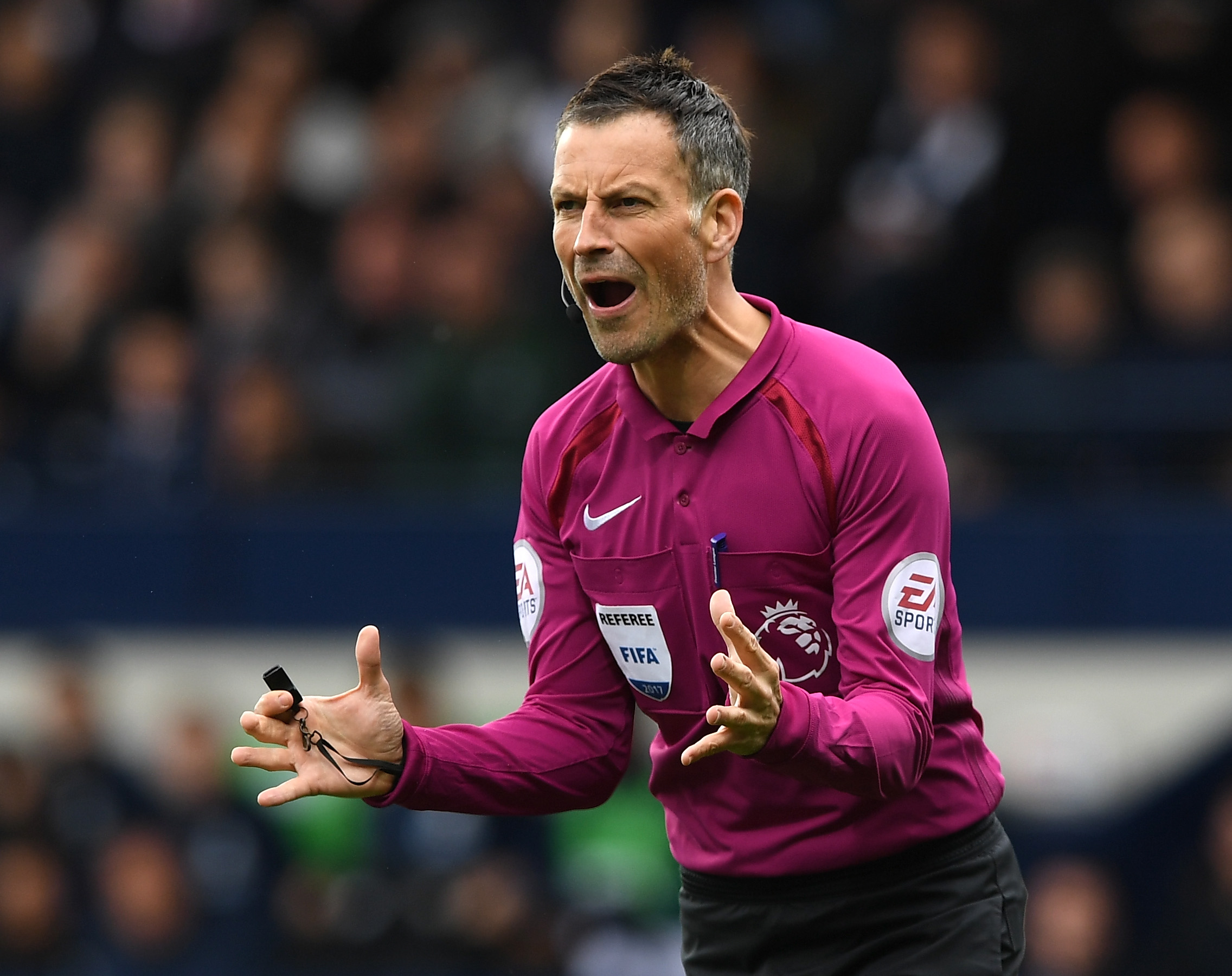 KONTROVERSIELL: Mark Clattenburg er ikke redd for å dele sine til tider kontroversielle meninger.