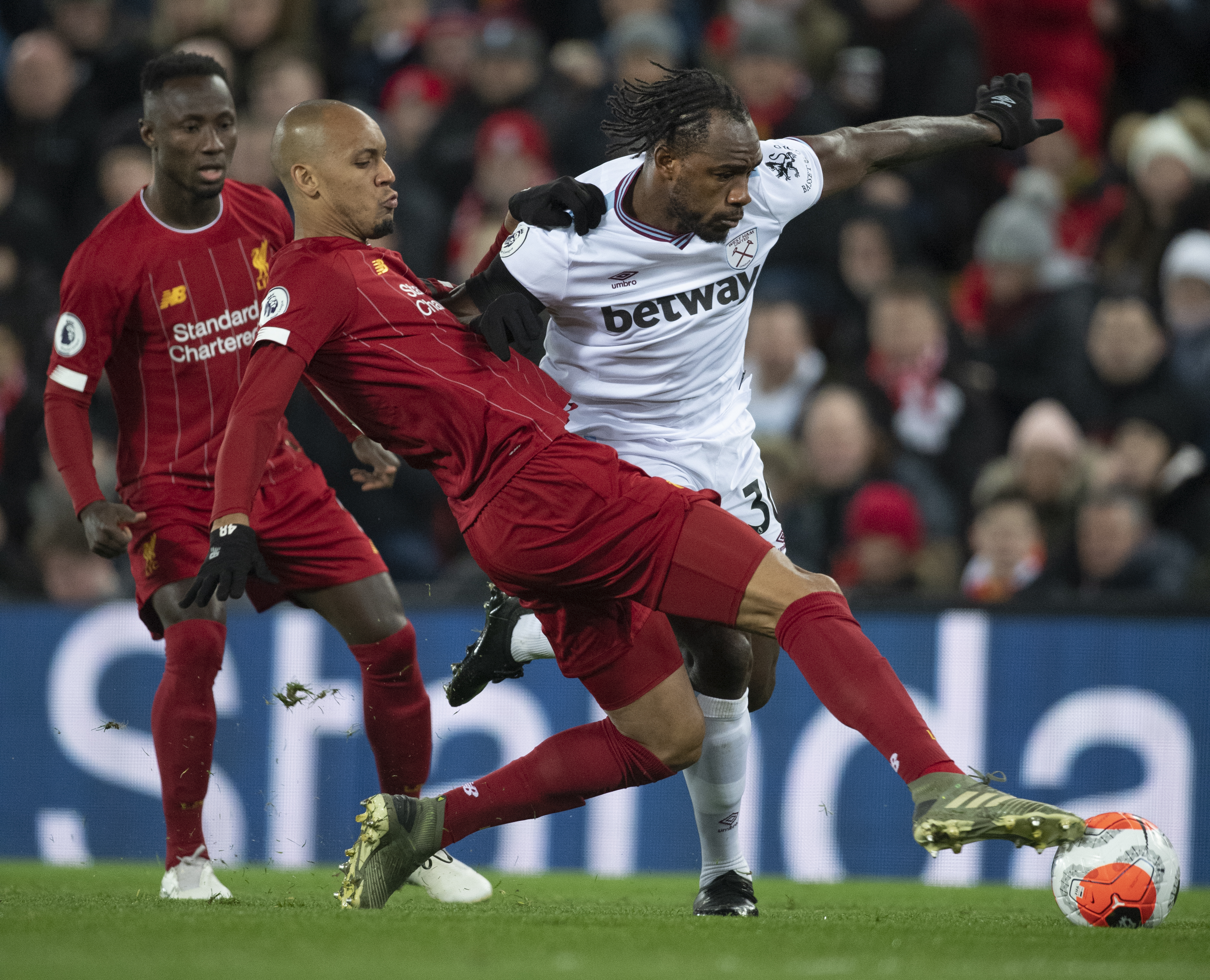 FLEST GULE: Fabinho måtte stå over en kamp allerede i november.