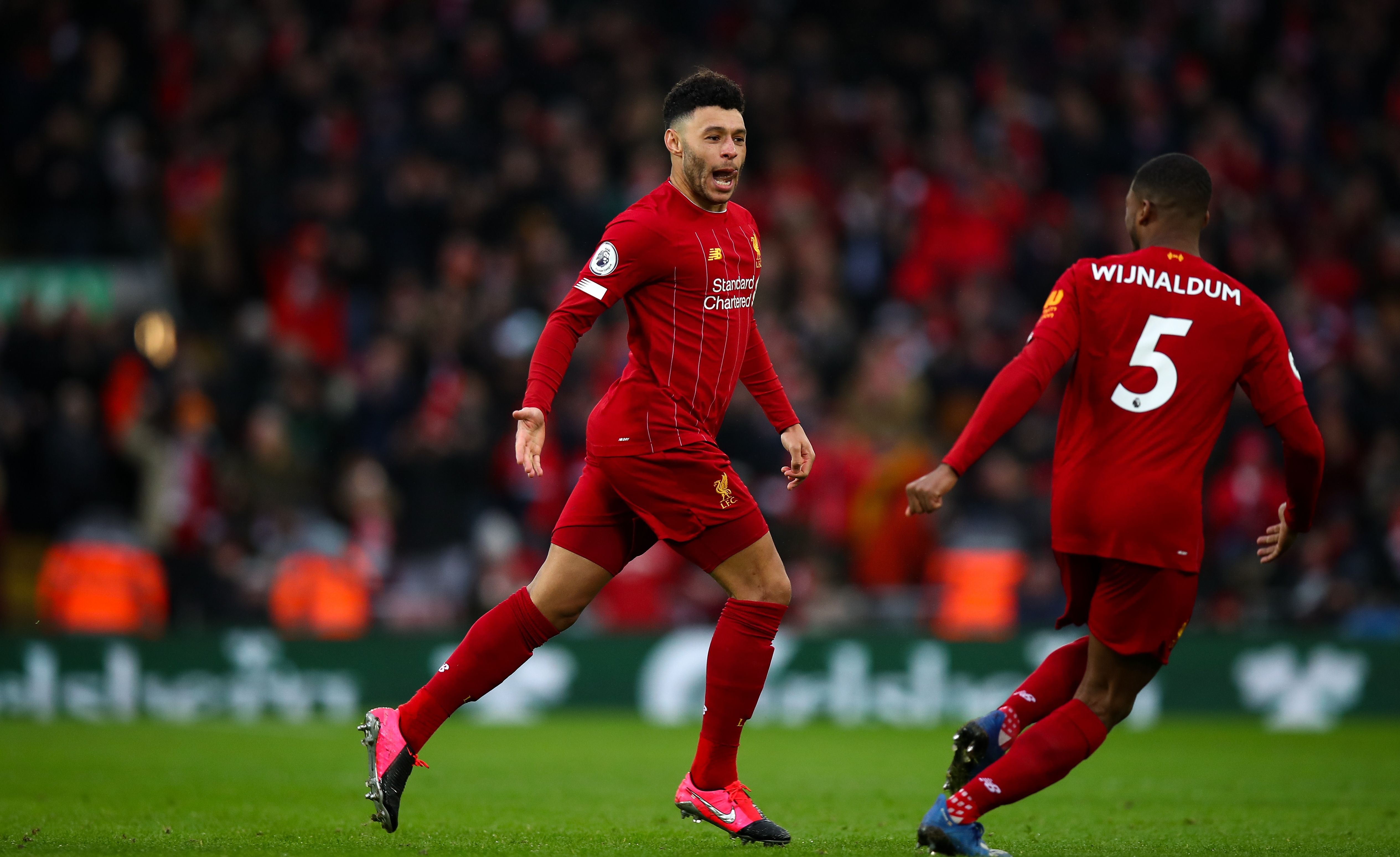 STARTET SCORINGENE: Alex Oxlade-Chamberlain med nok en nettkjenning i Premier League.