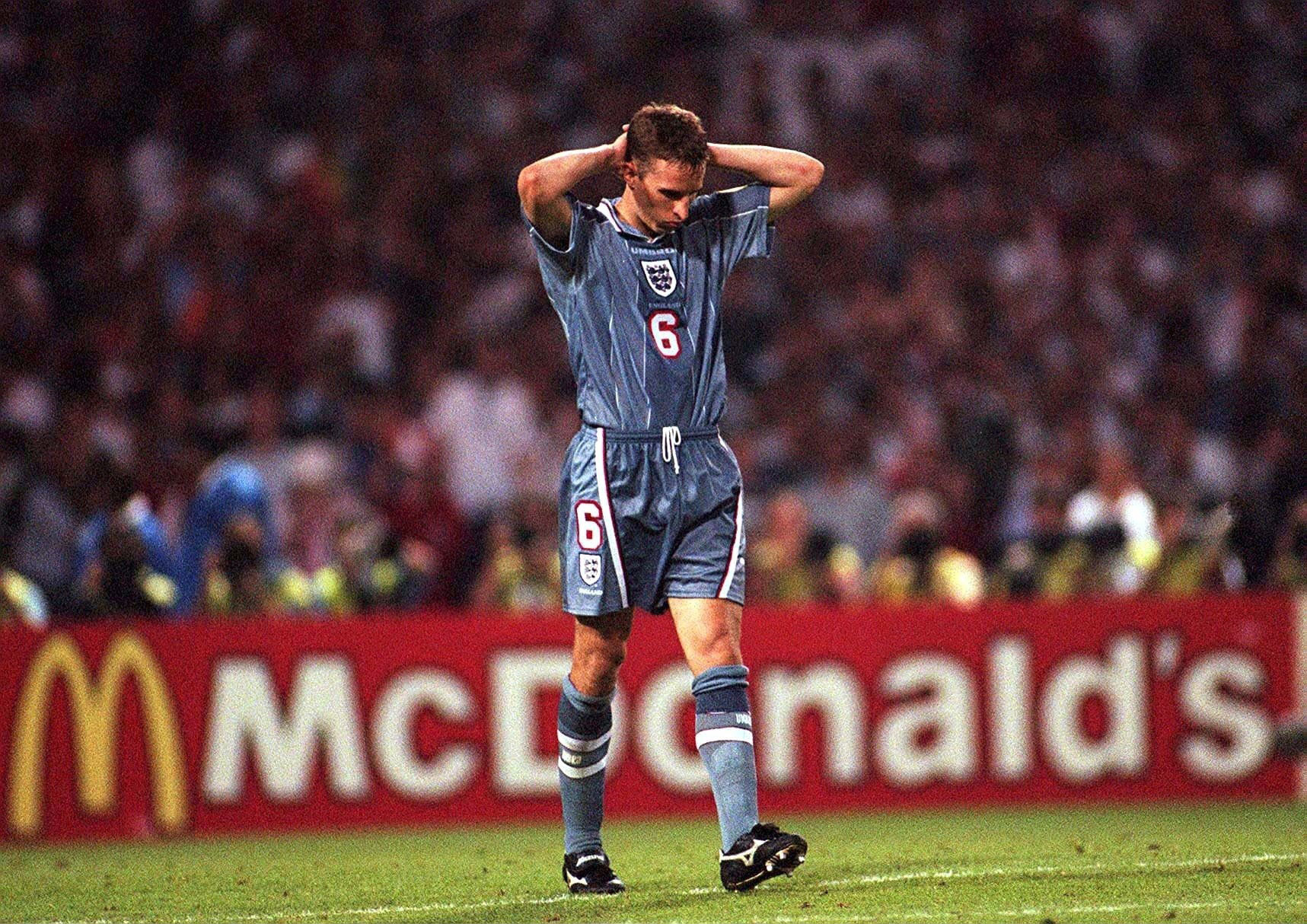SOUTHGATES BOM: Nåværende England-manager Gareth Southgate fotografert rett etter hans skjebnesvangre straffebom i EM i 96.