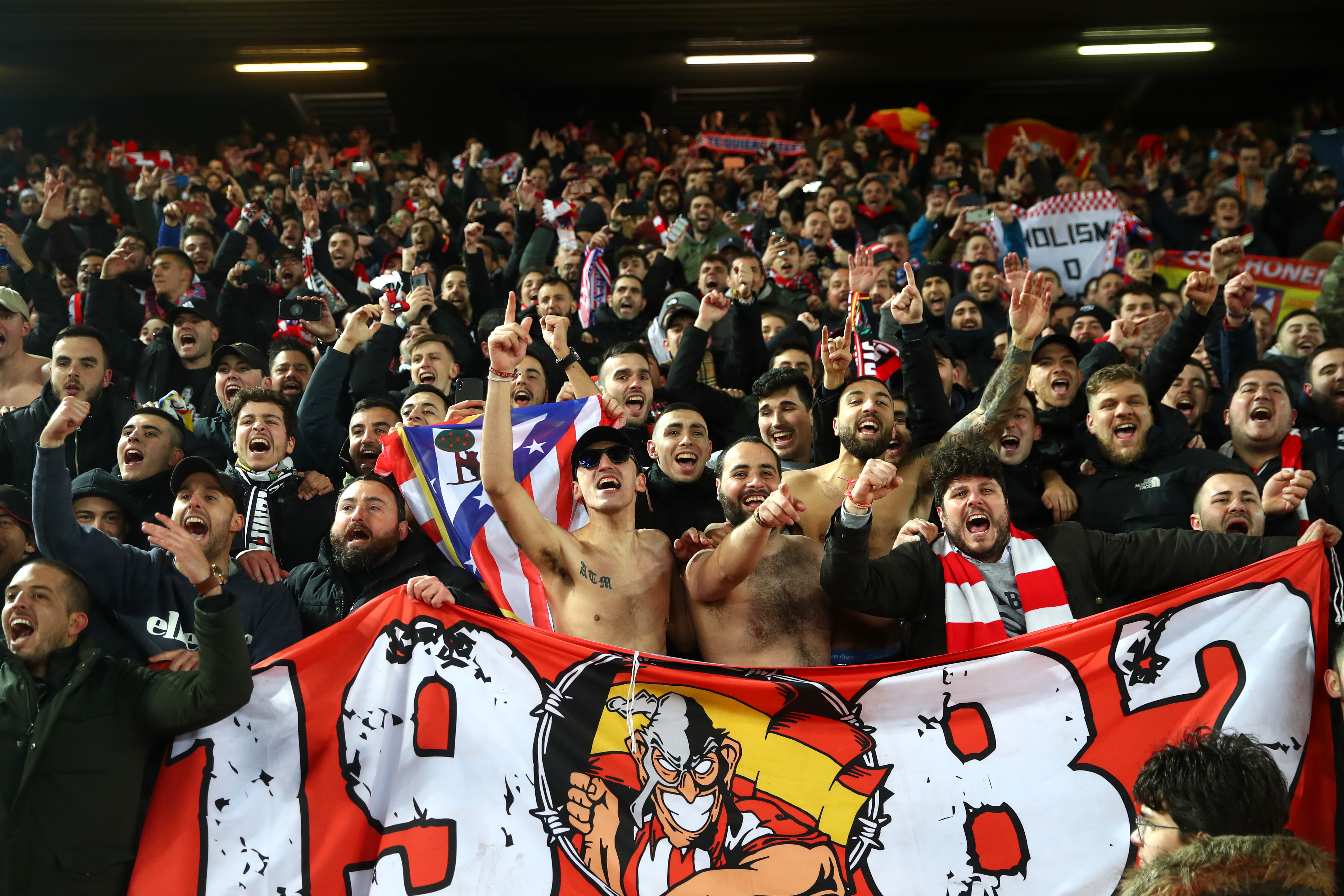 FRA MADRID: Supporterne som kom fra smittebomben Madrid sosialiserte i Liverpool i dagene før og etter kampen.
