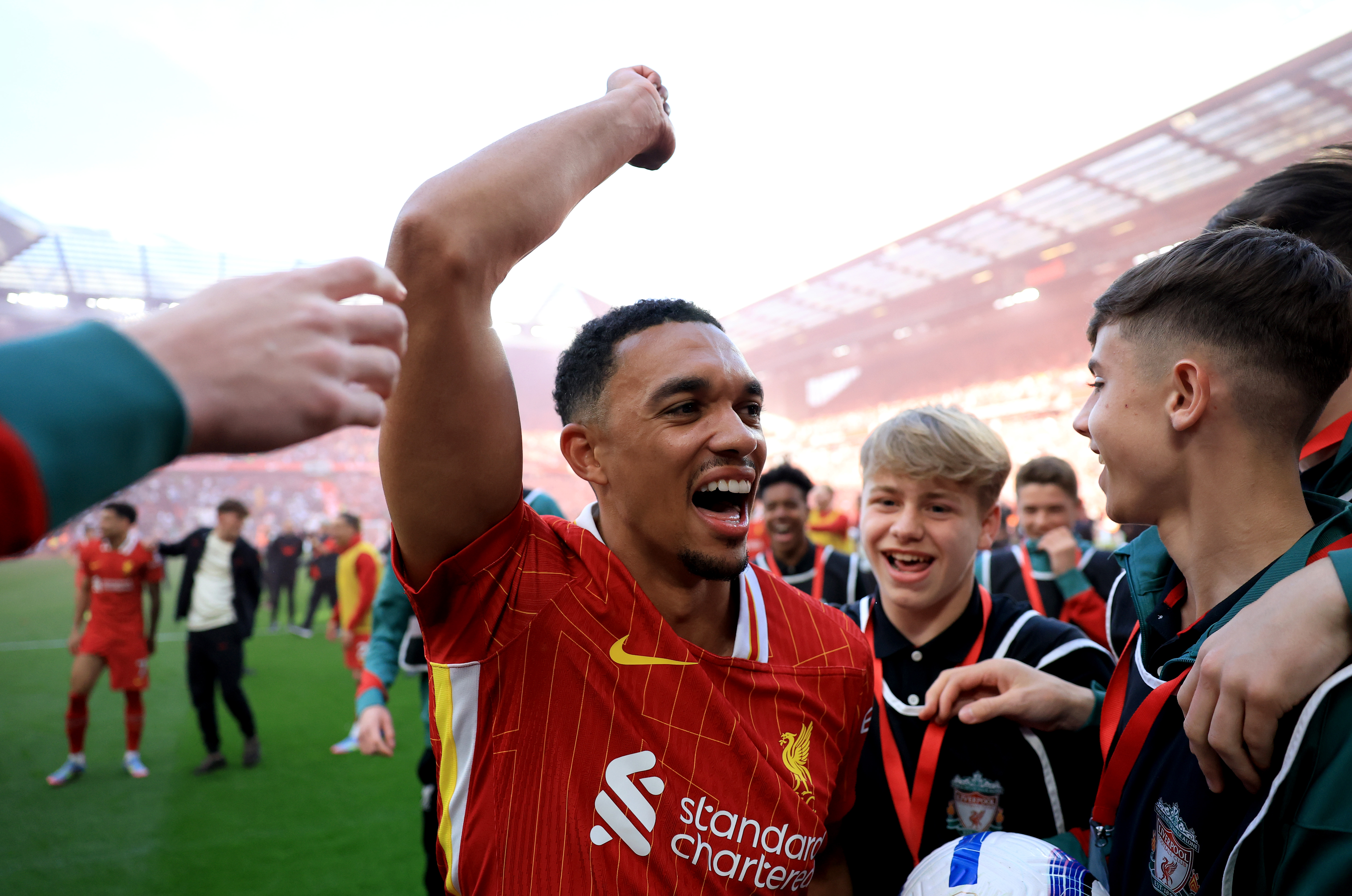 FEIRET: Trent Alexander-Arnold kunne feire sitt andre Premier League-gull.