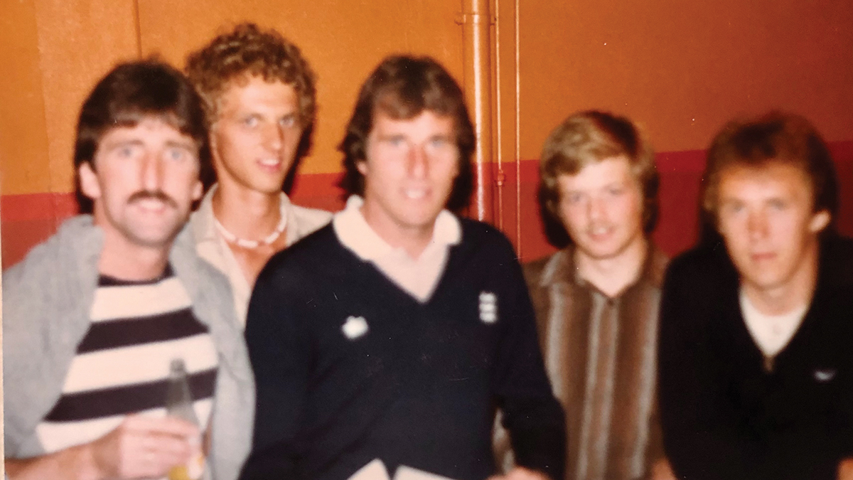 Pål og Torbjørn på det aller første supportertreffet, sammen med David Johnson, Ray Clemence og Phil Neal.