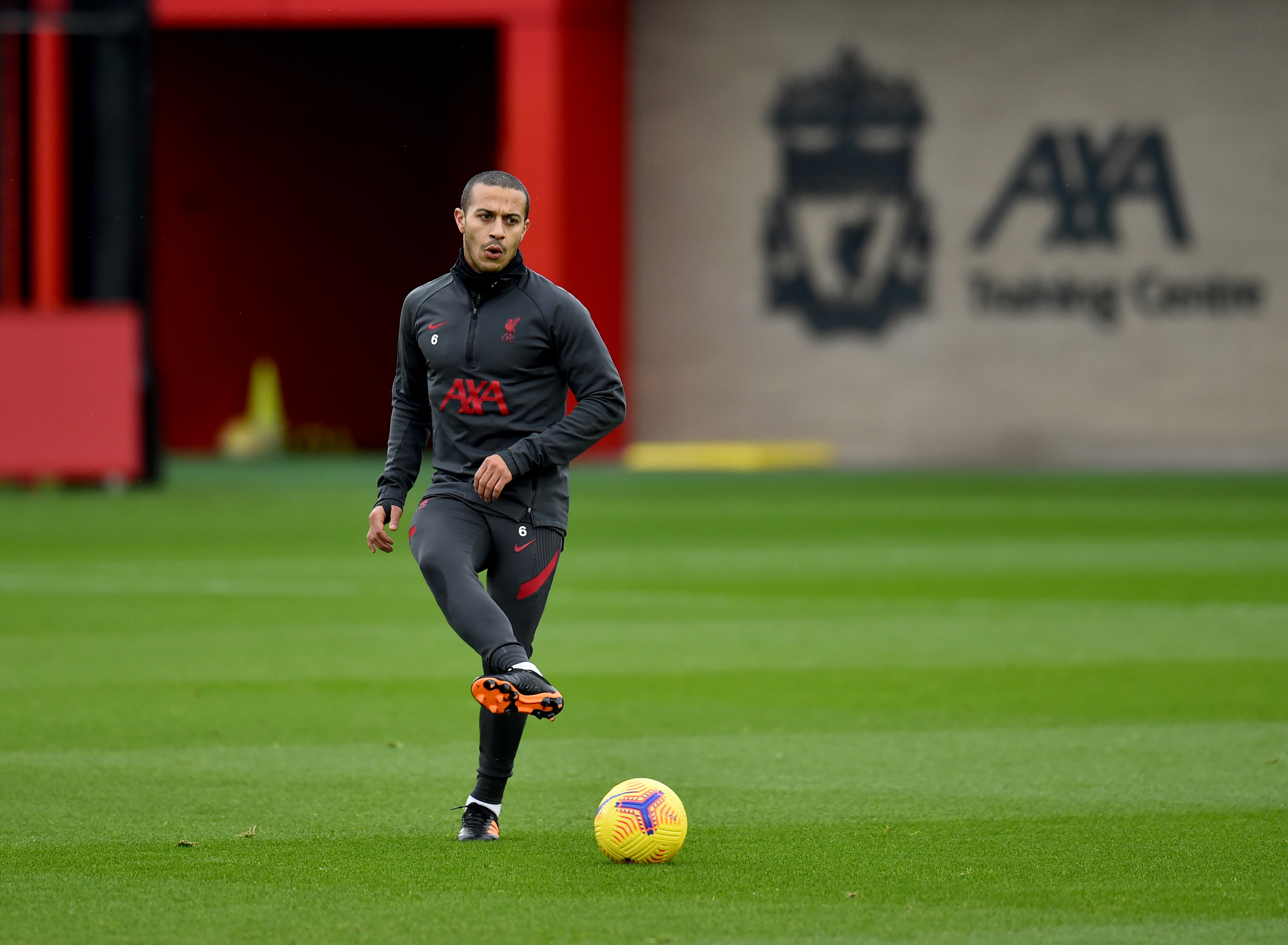 TILBAKE: Thiago Alcantara var tilbake i full trening.