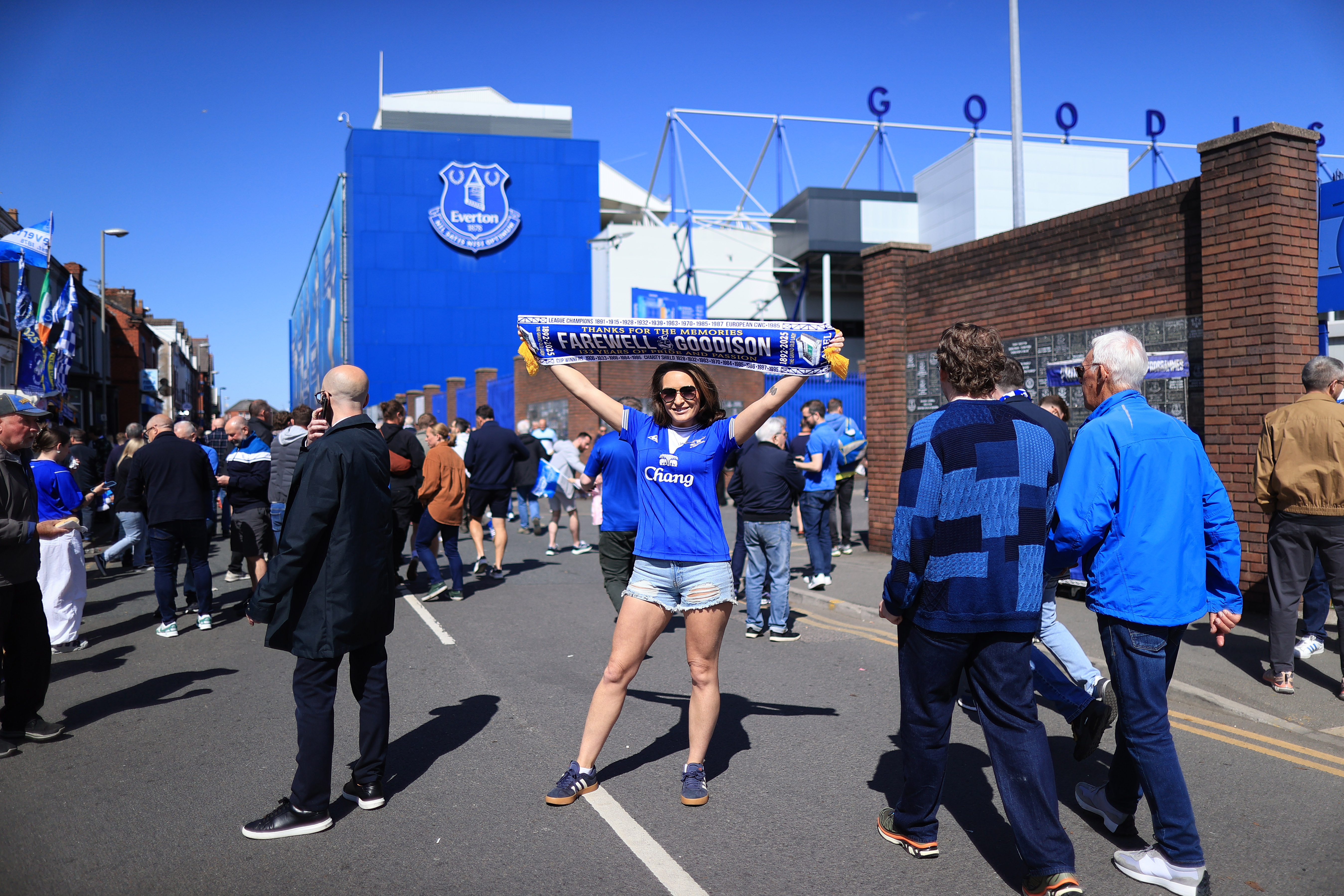 ET FARVEL MED GOODISON: De kommende Merseyside-derbyene blir å finne hos Hill Dickinson.