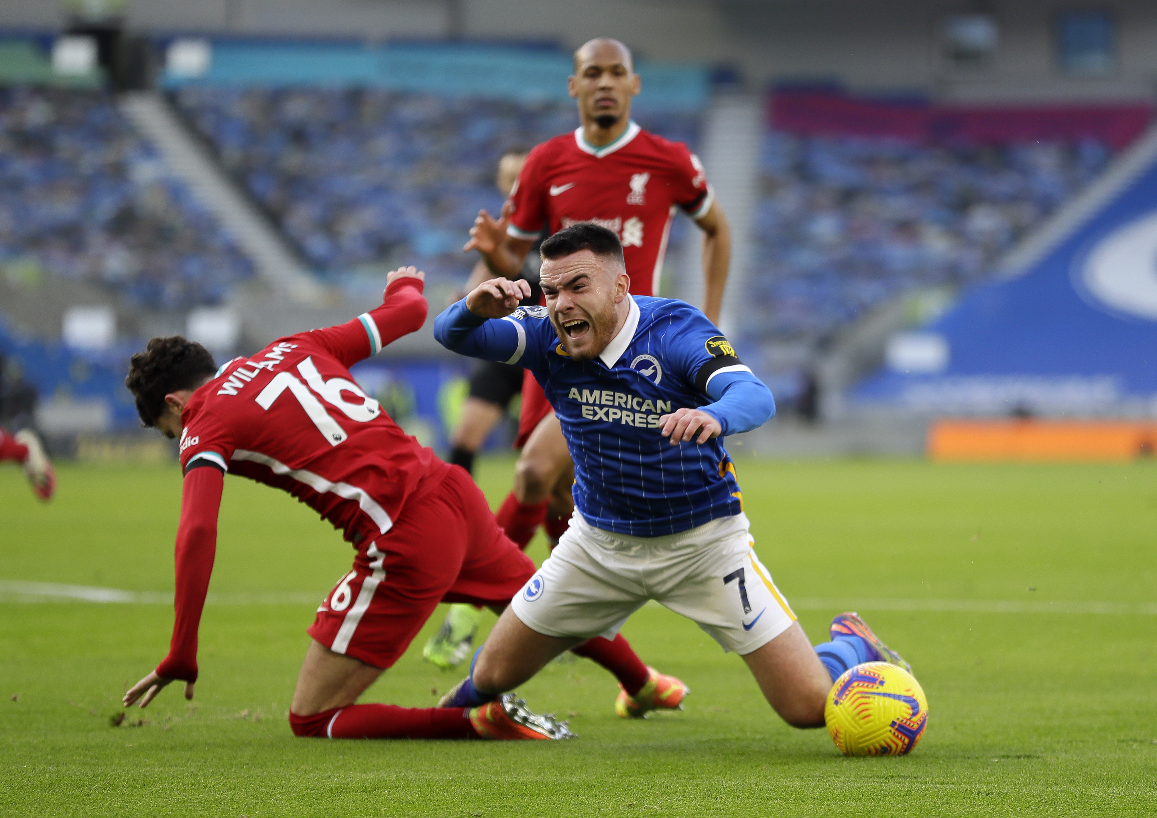 SKAPTE TRØBBEL: Raske Aaron Connolly var et uromoment, og skaffet Brighton straffespark.