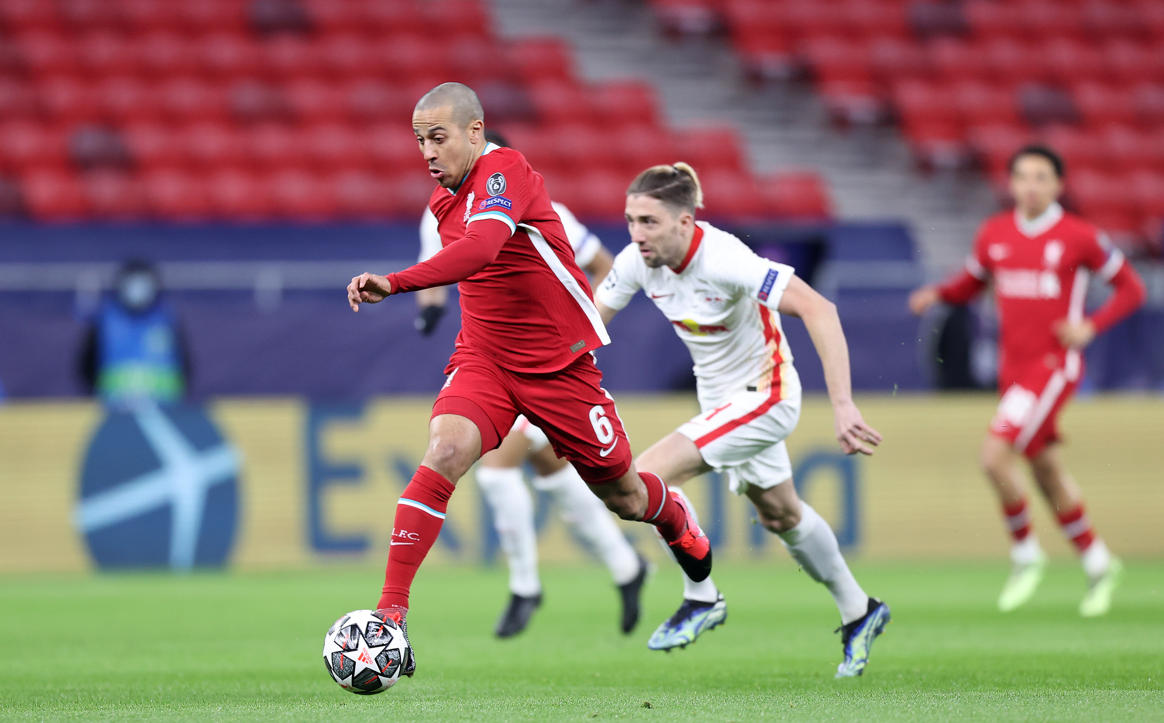 FANT SIN PLASS: Med Fabinho ved sin side kunne Thiago Alcantara brukes i en mer offensiv rolle.
