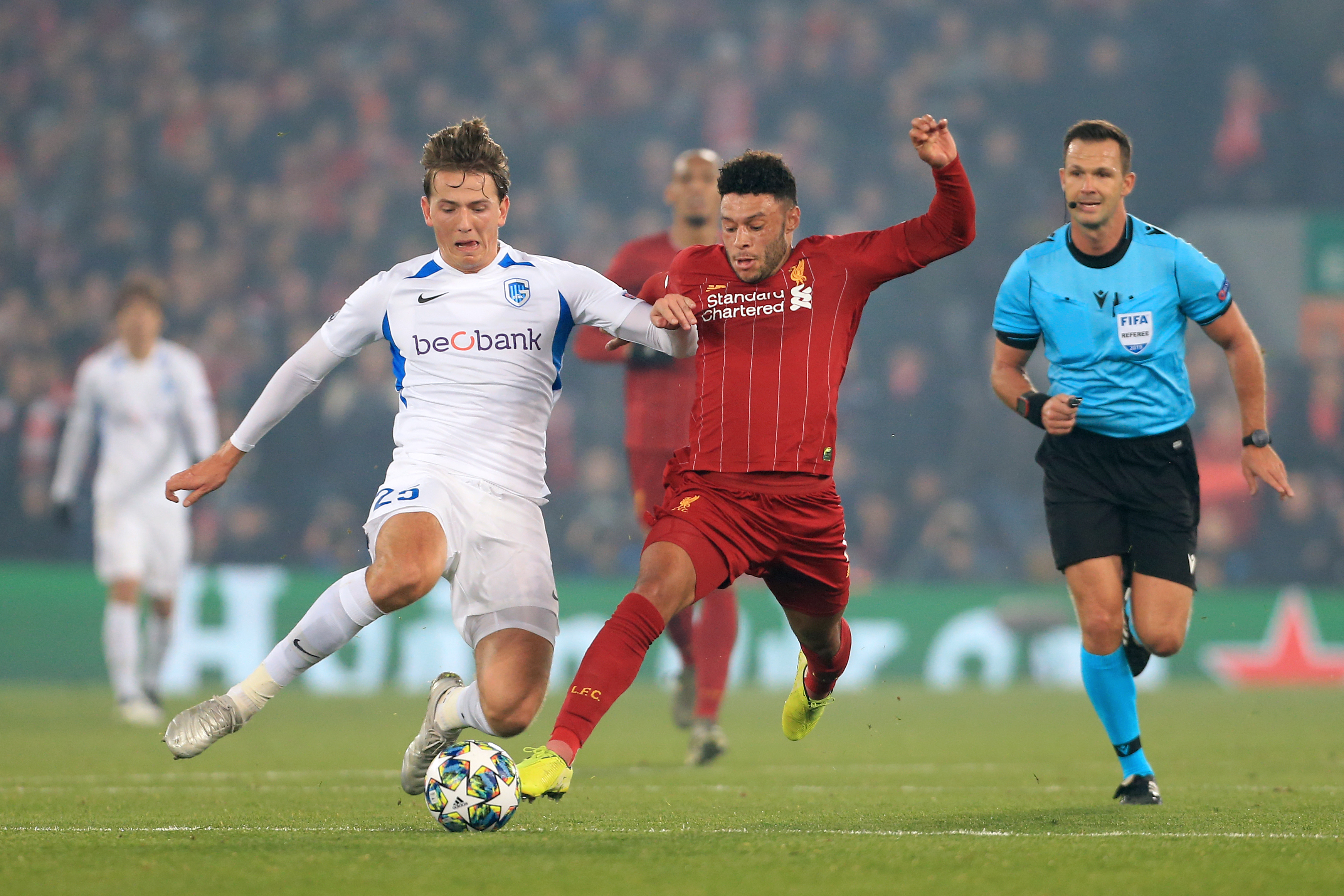 GOD: Sander Berge imponerte for Genk på Anfield i 2019.