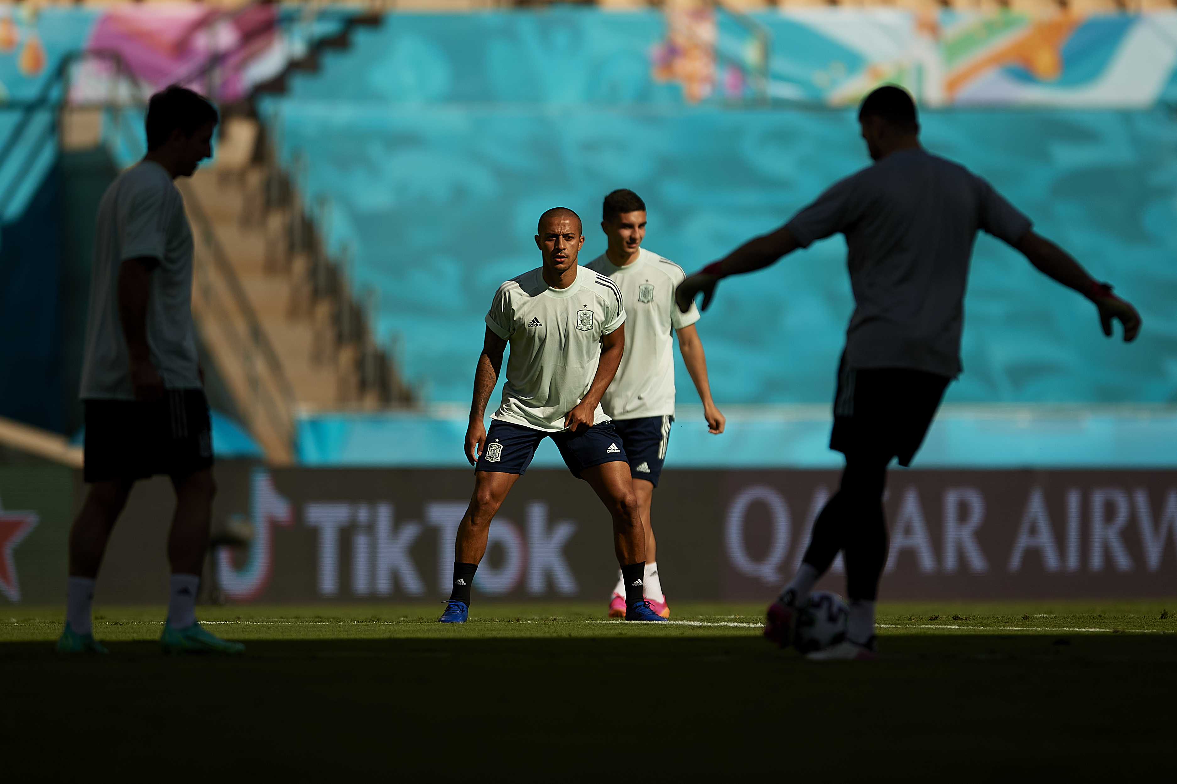 PÅ TRENING: Thiago kan få sin første start i EM i kveld. Fra før har han 43 landskamper for Spania.