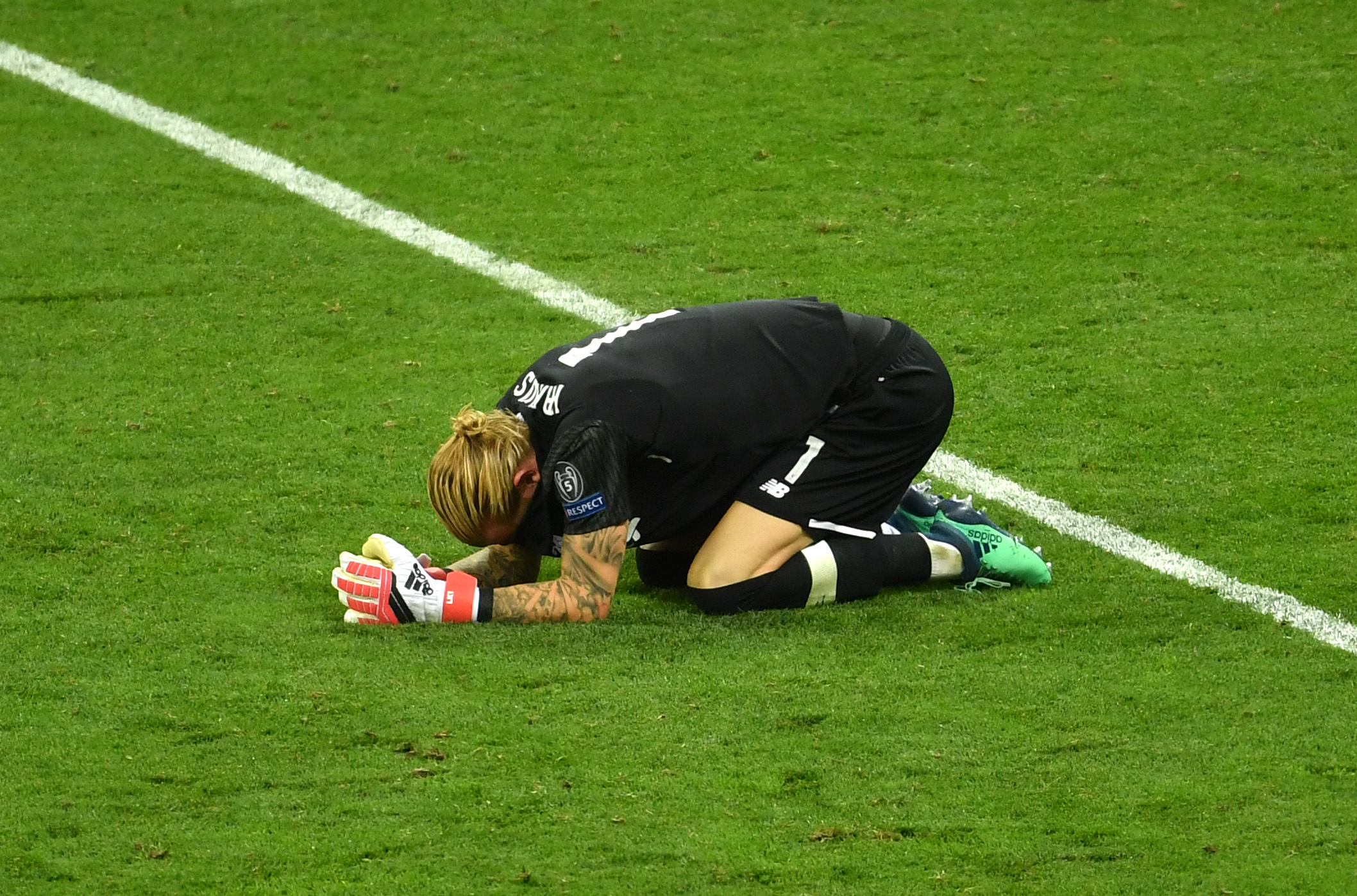 BUNNLØS SORG: Karius rotet det til i finalen mot Real Madrid.
