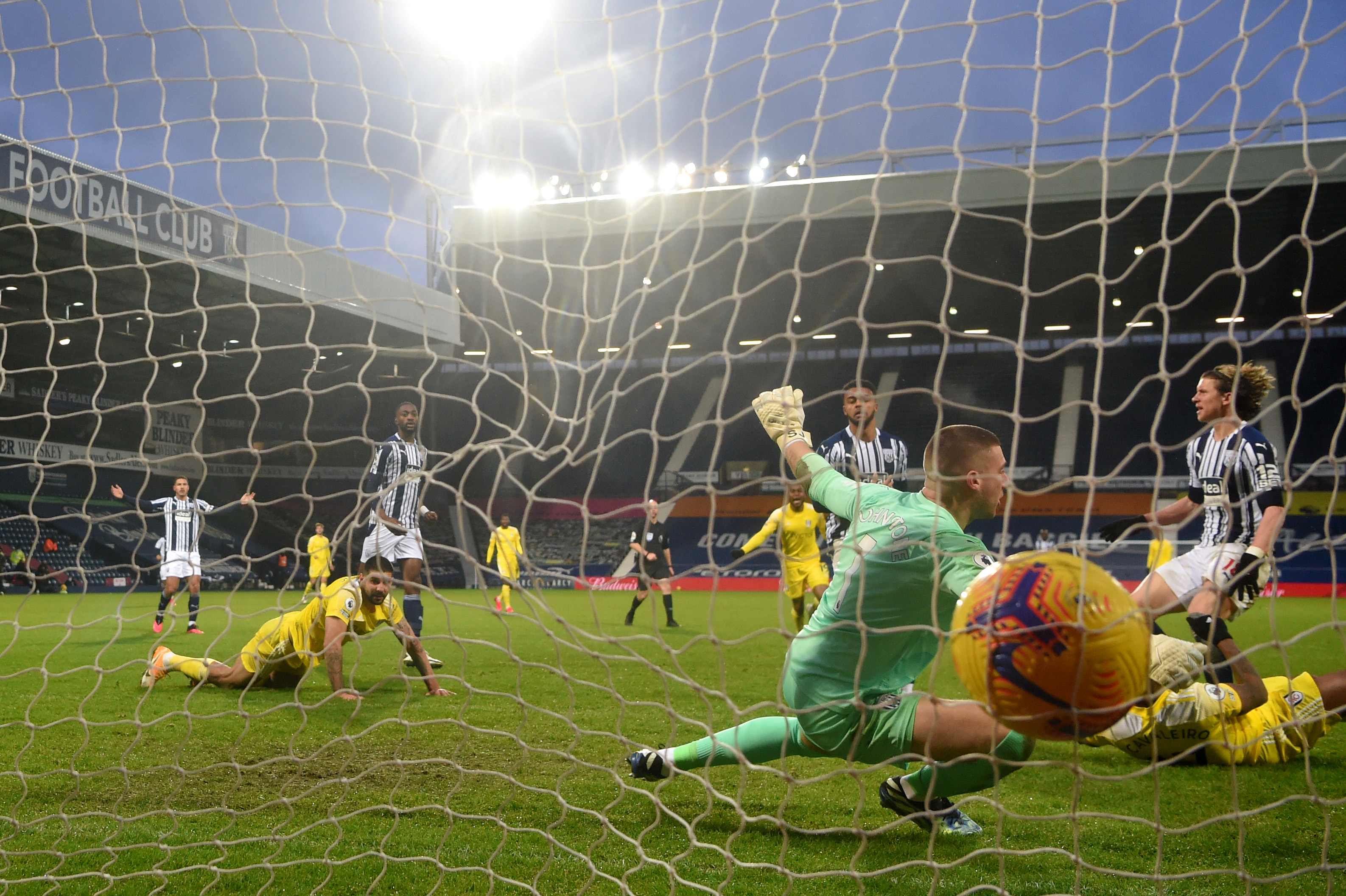 BUNNOPPGJØR: Kampen mellom Fulham og West Bromwich endte 2-2 i januar. Her scorer Ivan Cavaleiro Fulhams andre mål.