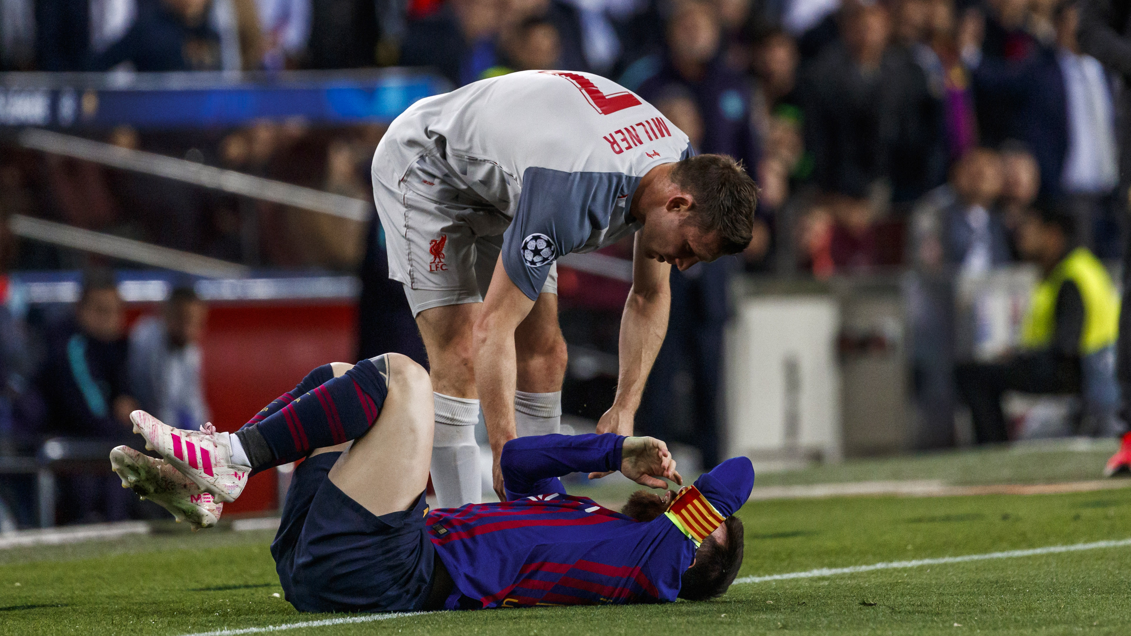 TOK ELLING: James Milner brukte alle midler for å stoppe Lionel Messi i den første semifinalen på Camp Nou.