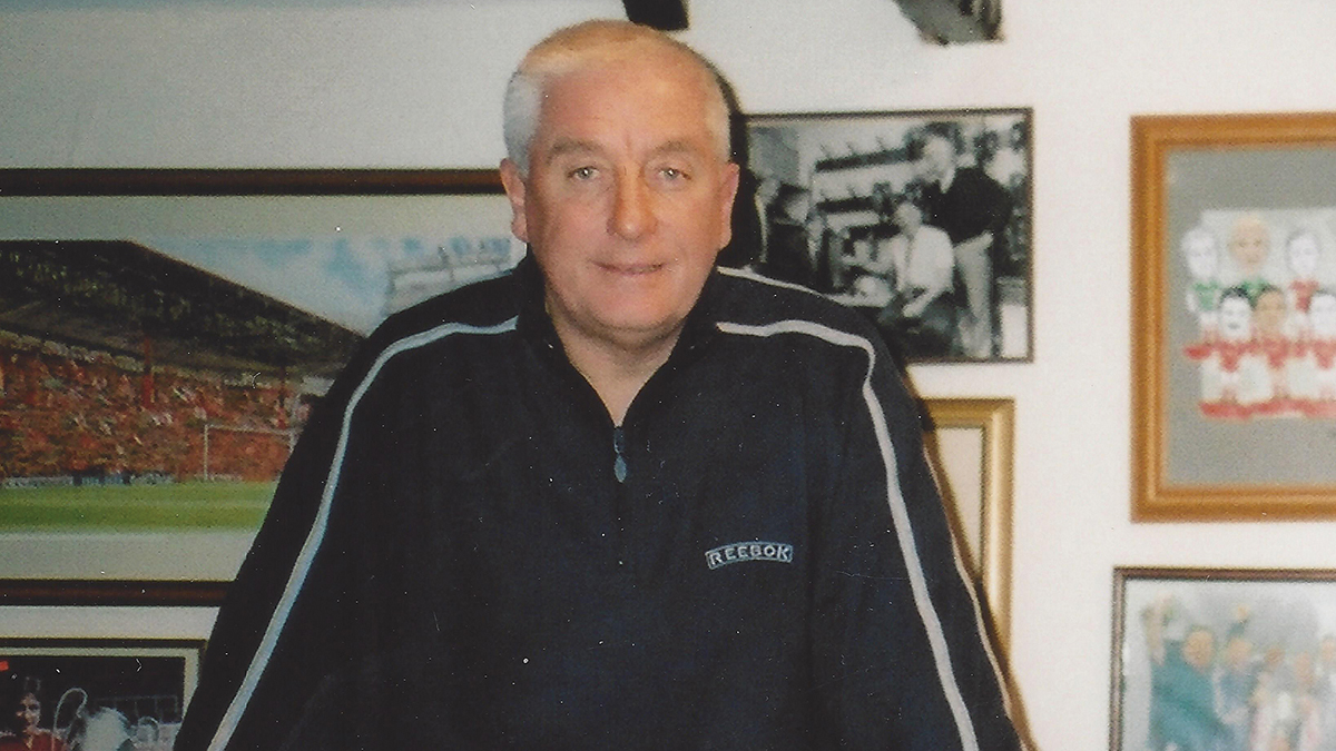 Hjemme hos reportasje hos manager Roy Evans.