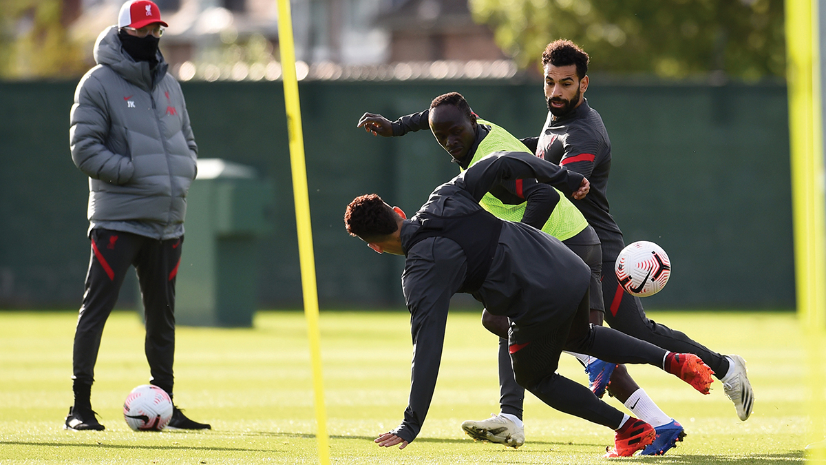Finner de igjen formen? Mohamed Salah, Sadio Mané and Roberto Firmino spilte tidligere nærmest telepatisk, nå spiller de som om de ikke kjenner hverandre.