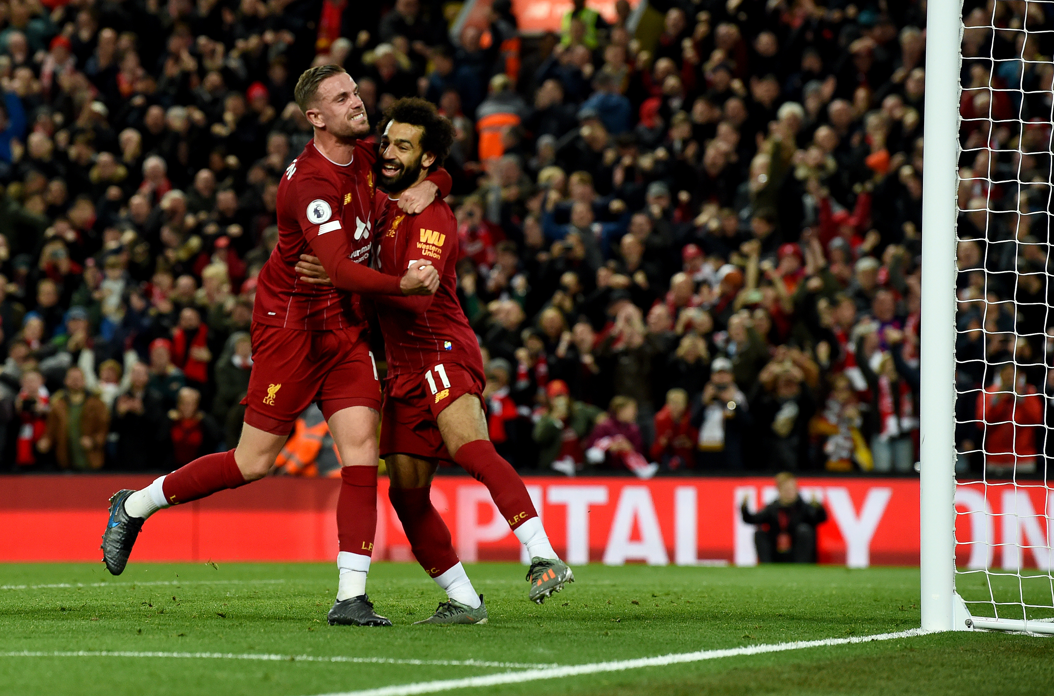SIKKER FRA STRAFFEMERKET: Salah sikret seieren mot Tottenham på Anfield.