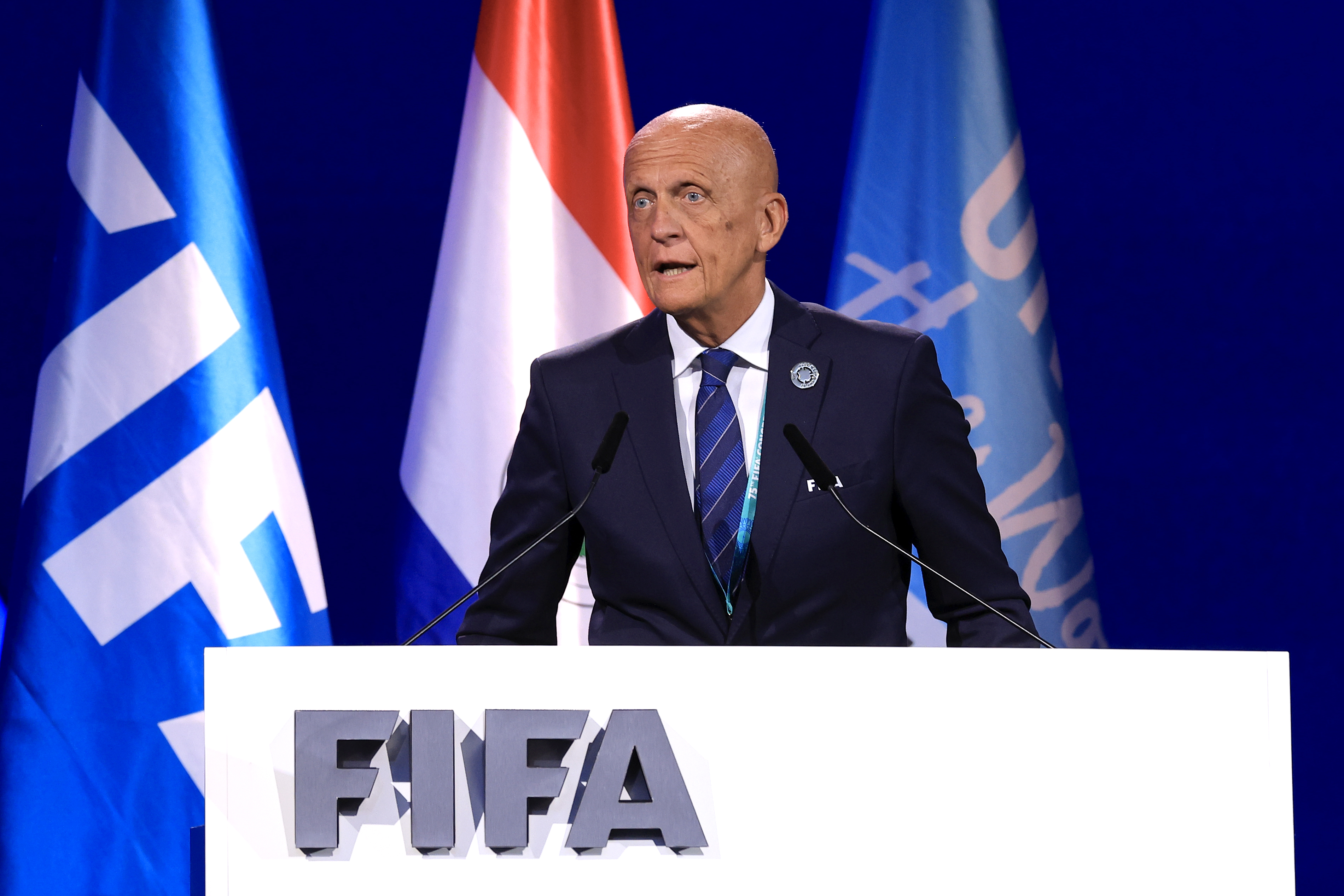 DOMMERSJEF: Pierluigi Collina er FIFAs dommersjef, og sjef for reglene som skal bli tatt i bruk under Klubb-VM.