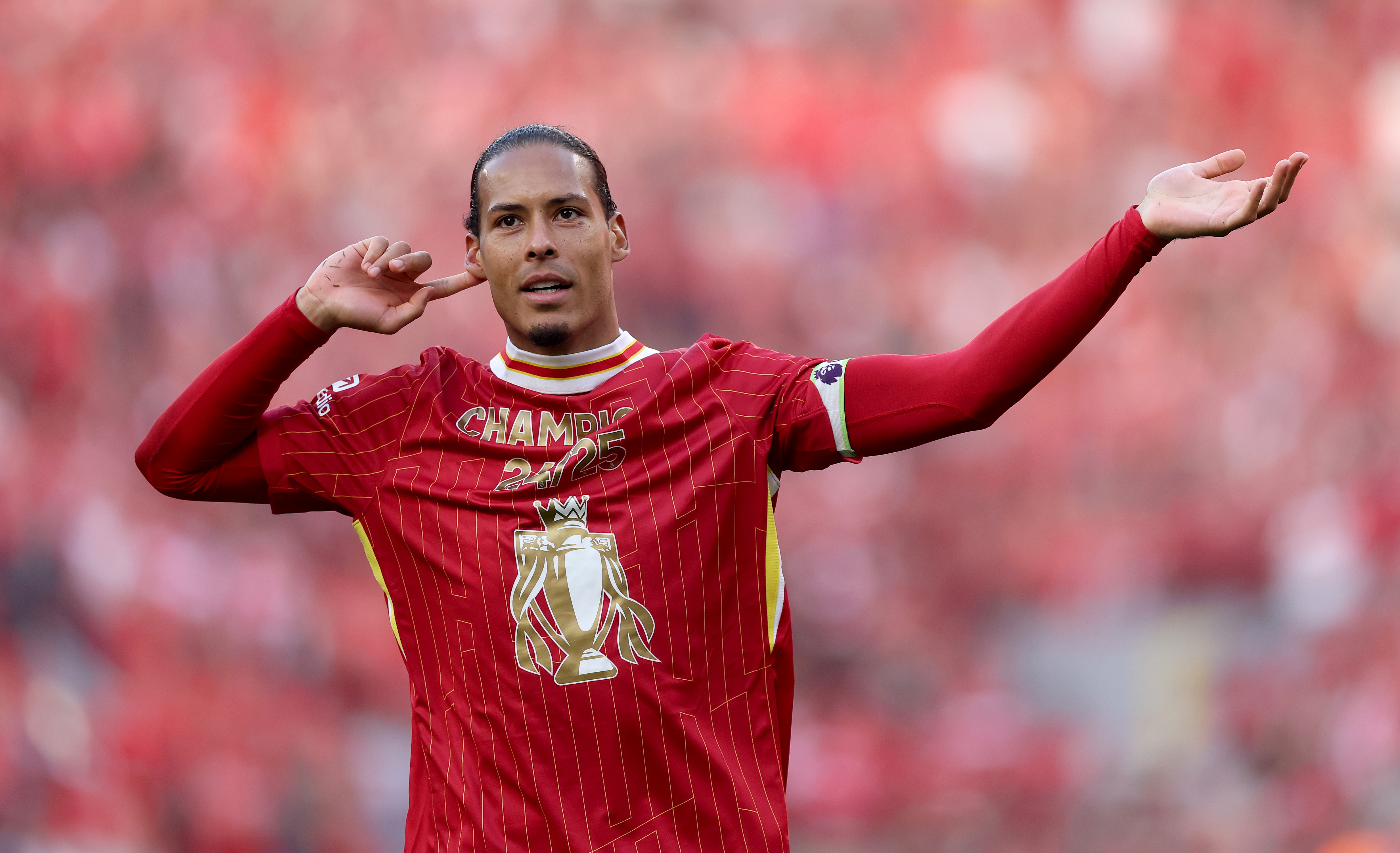 GLEDER SEG: Virgil van Dijk ser frem til å høre supporterne juble på søndag.