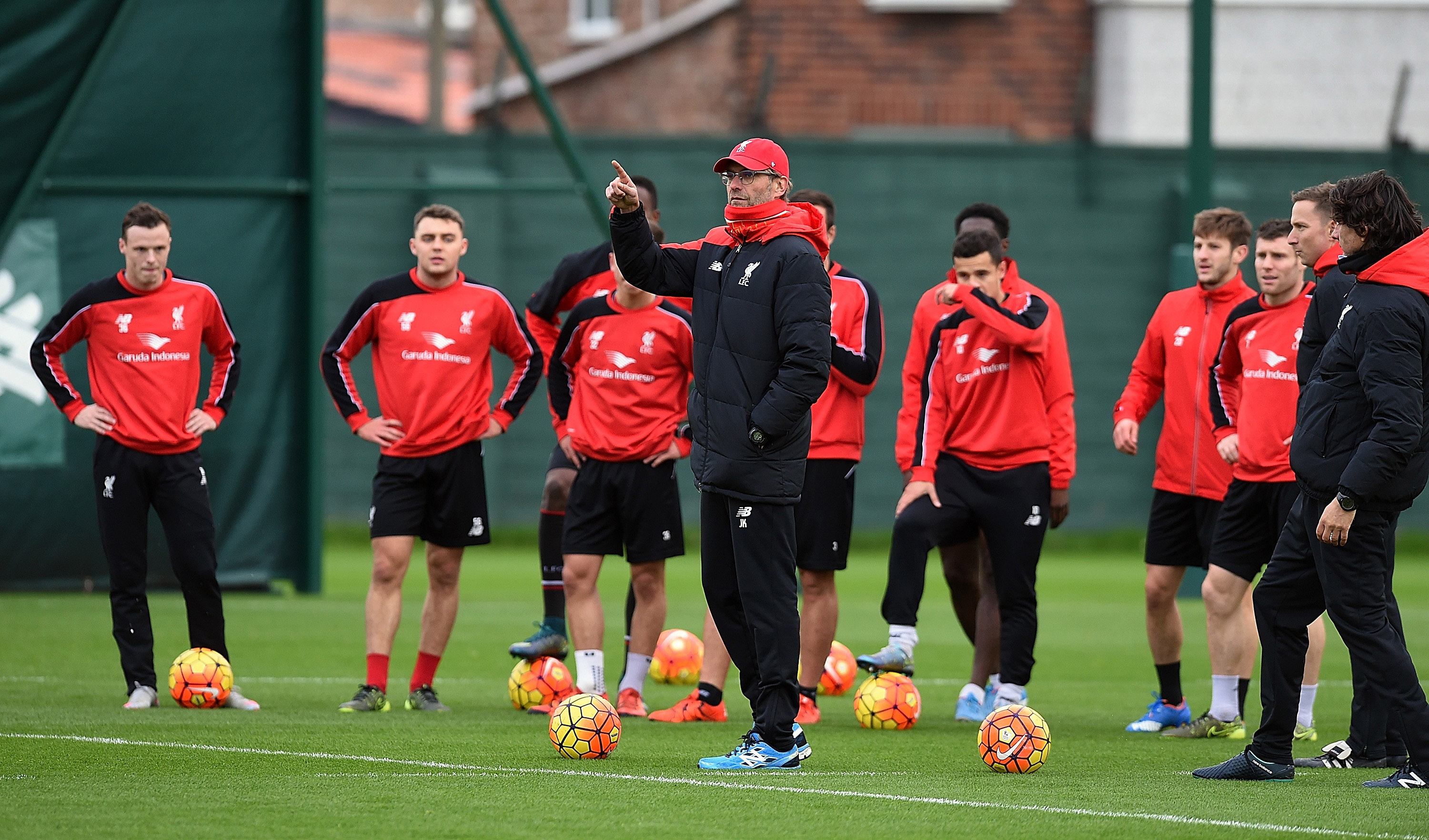 Jürgen Klopp har blitt svært glad i Melwood og sier det blir et farvel med blandede følelser når de nå flytter til Kirkby. Her er han på en av sine første økter.