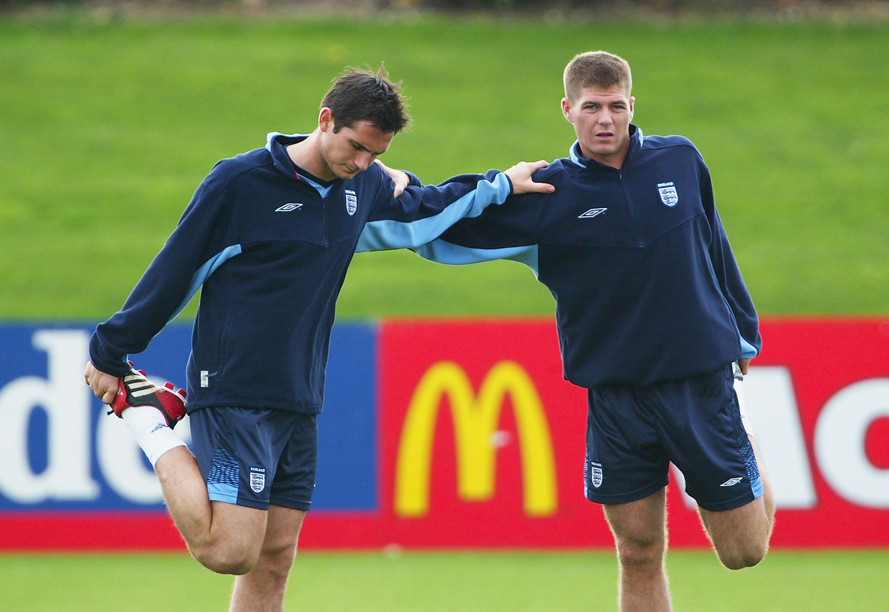 STØTTESPILLERE: Lampard og Gerrard har ofte blitt fremstilt som rivaler men er i sannhet gode venner.